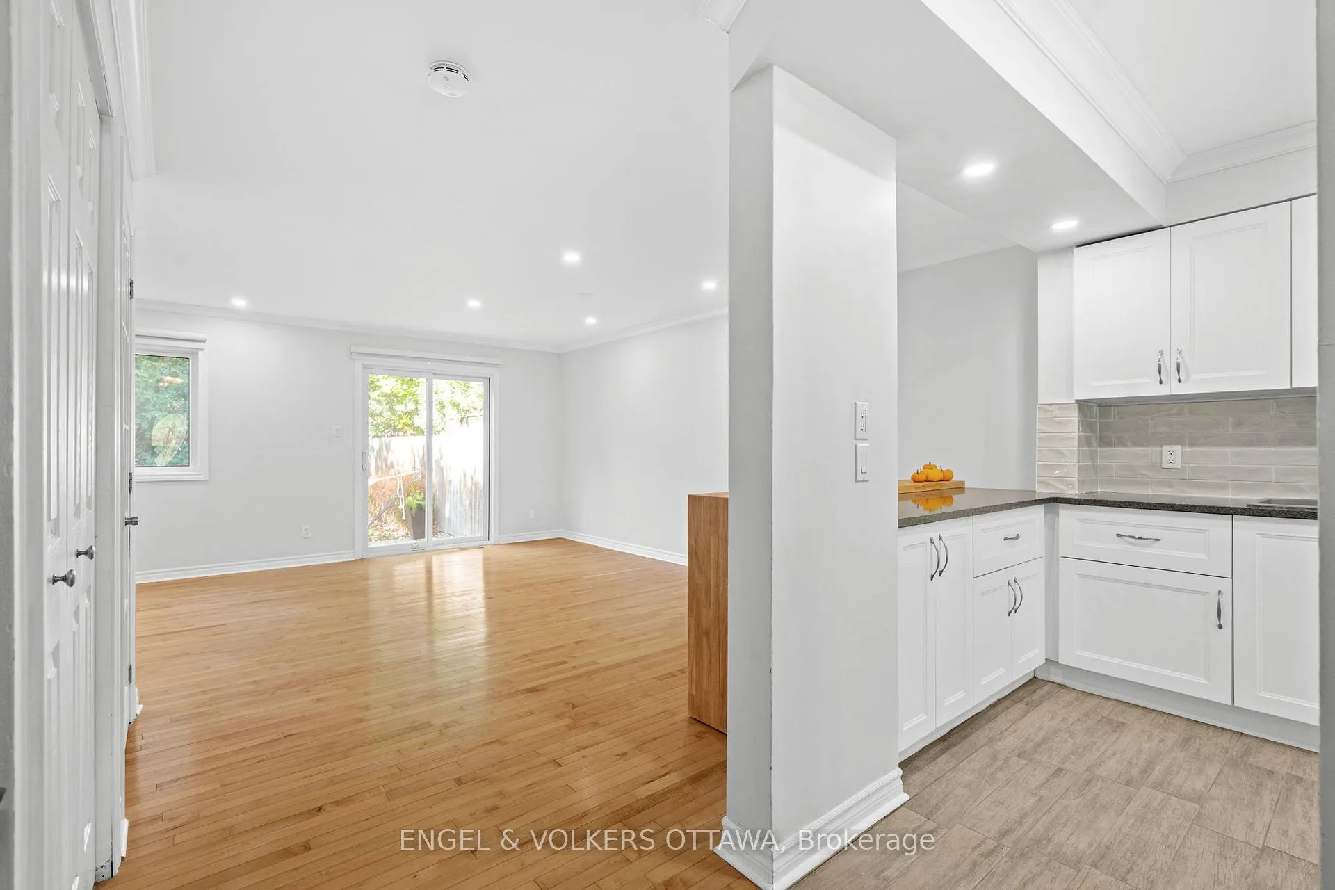 Photo 5 of 1540 Mimosa Avenue, Ottawa, Riverview Park — HOMEH