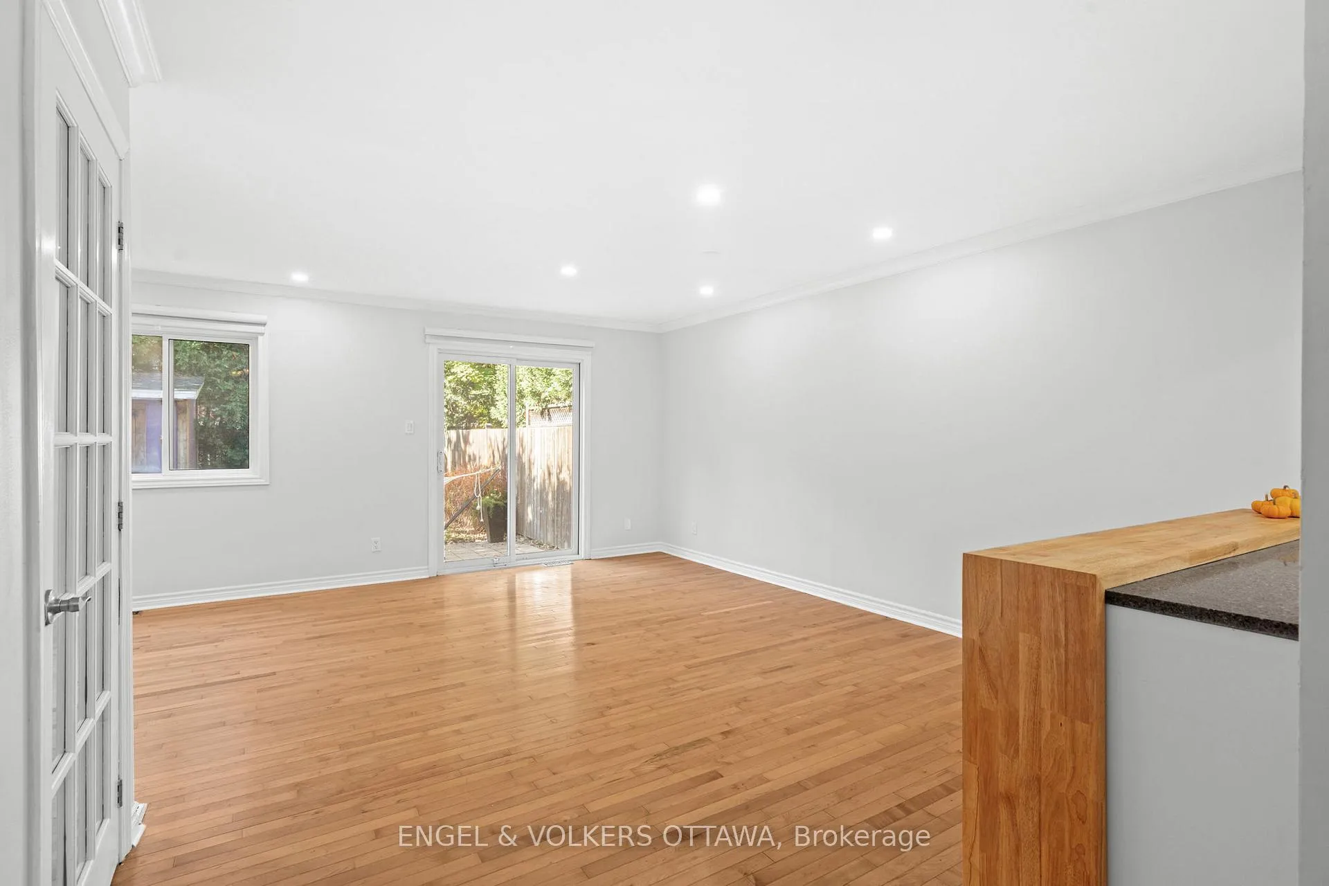Photo 12 of 1540 Mimosa Avenue, Ottawa, Riverview Park — HOMEH