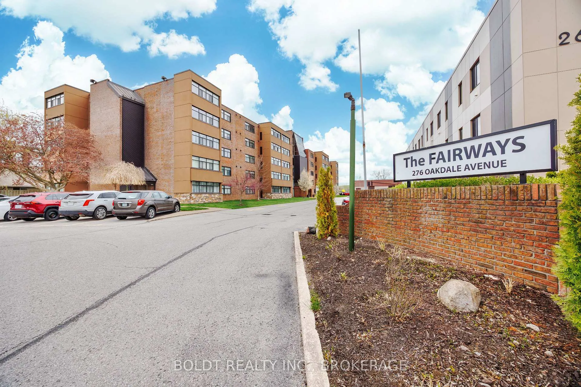 Front of Unit 506, 276 Oakdale Avenue
