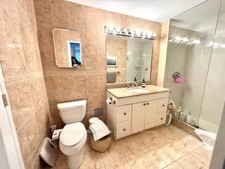 Photo 14 of Unit 714, 16 Rosedale Road, Toronto, Rosedale-Moore Park — HOMEH
