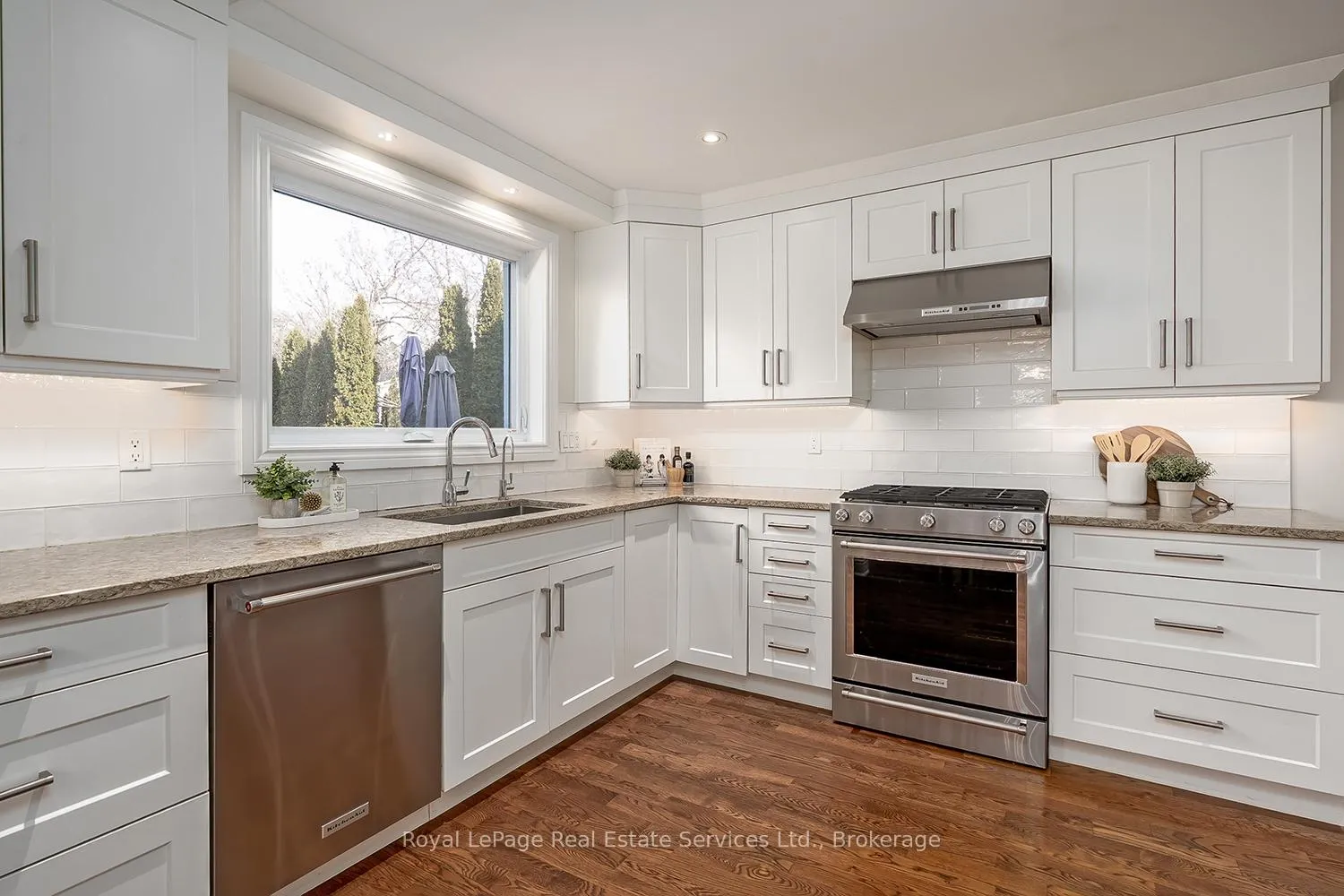 Photo 19 of 5193 Lakeshore Road, Burlington, Appleby — HOMEH