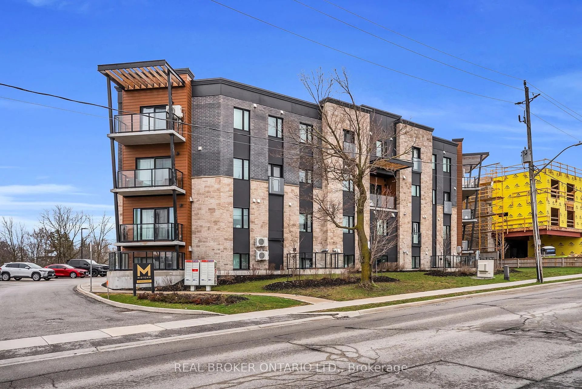 Front of Unit 311, 17 Centre Street