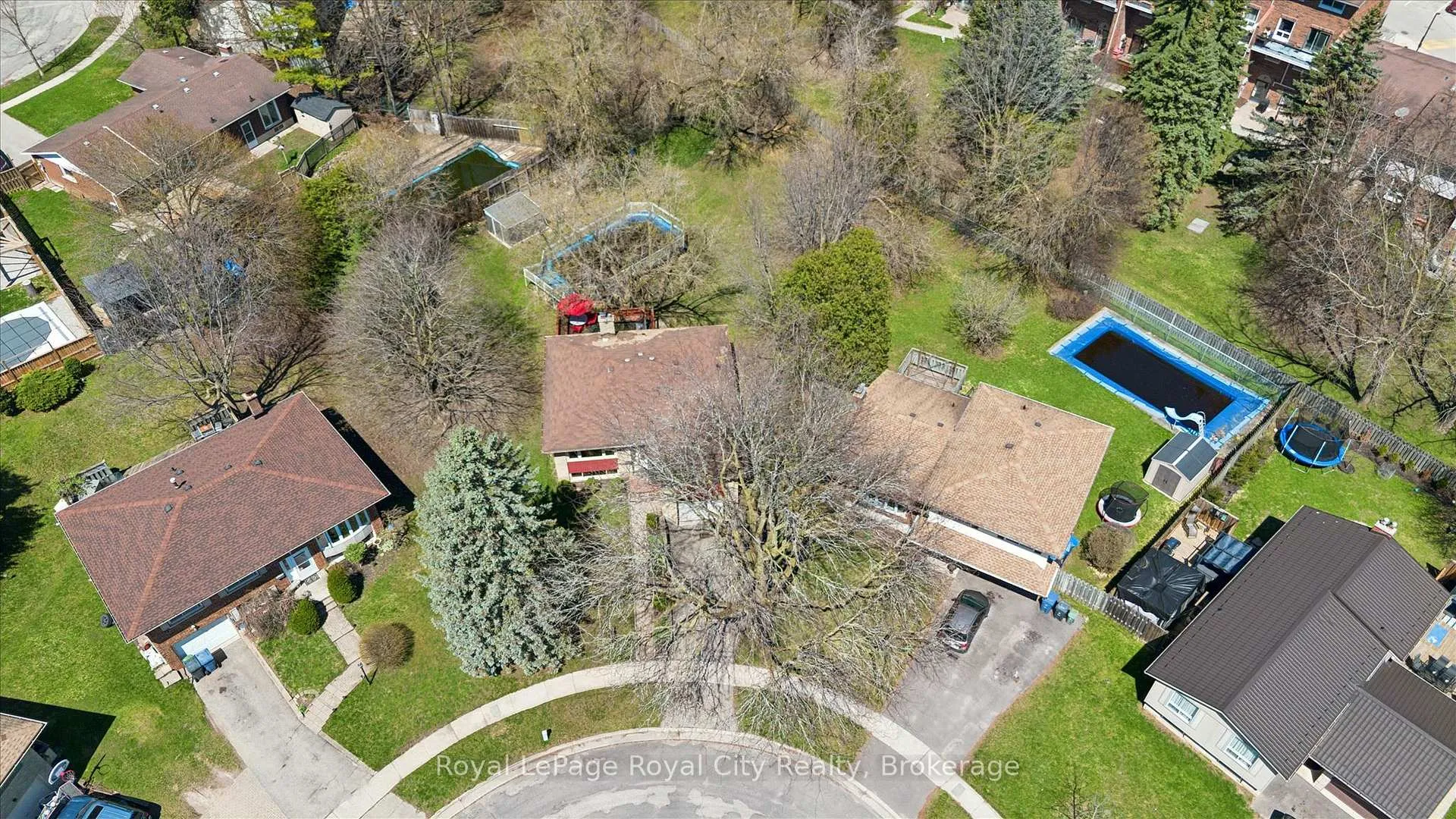 Photo 3 of 11 Gregory Place, Guelph, Willow West/Sugarbush/West Acres — HOMEH