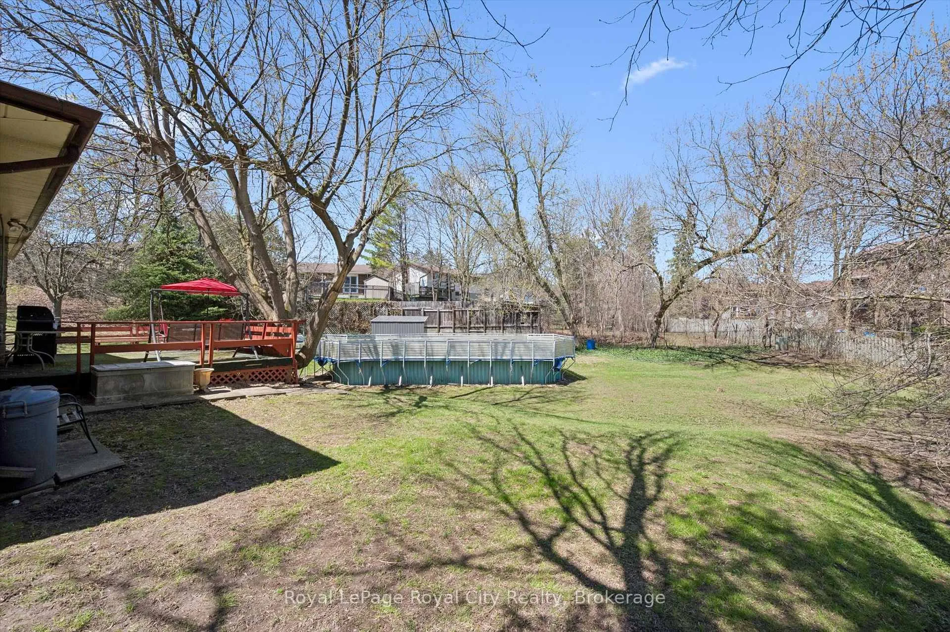 Photo 4 of 11 Gregory Place, Guelph, Willow West/Sugarbush/West Acres — HOMEH