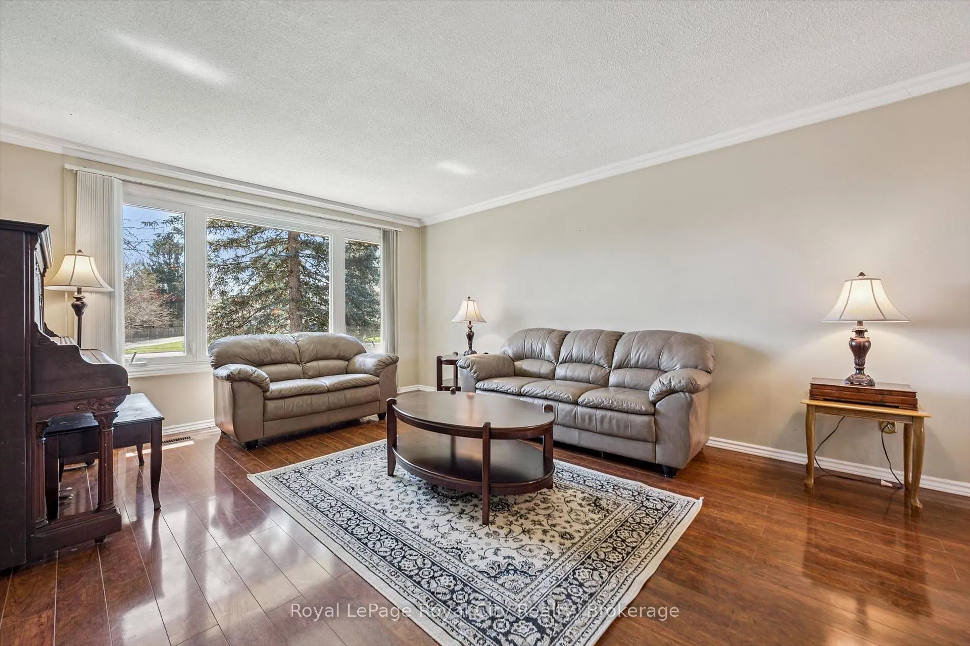 Photo 6 of 11 Gregory Place, Guelph, Willow West/Sugarbush/West Acres — HOMEH