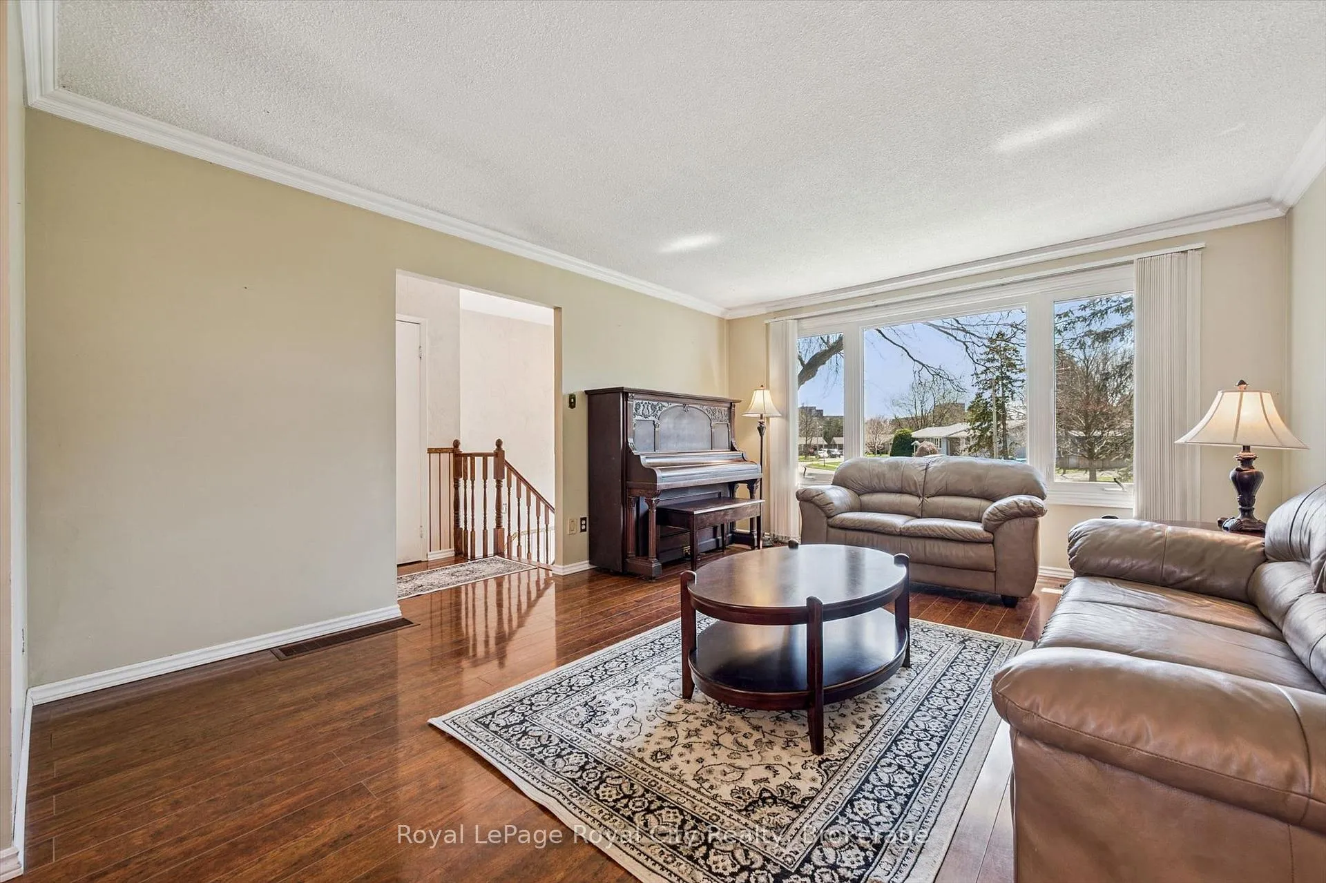 Photo 7 of 11 Gregory Place, Guelph, Willow West/Sugarbush/West Acres — HOMEH