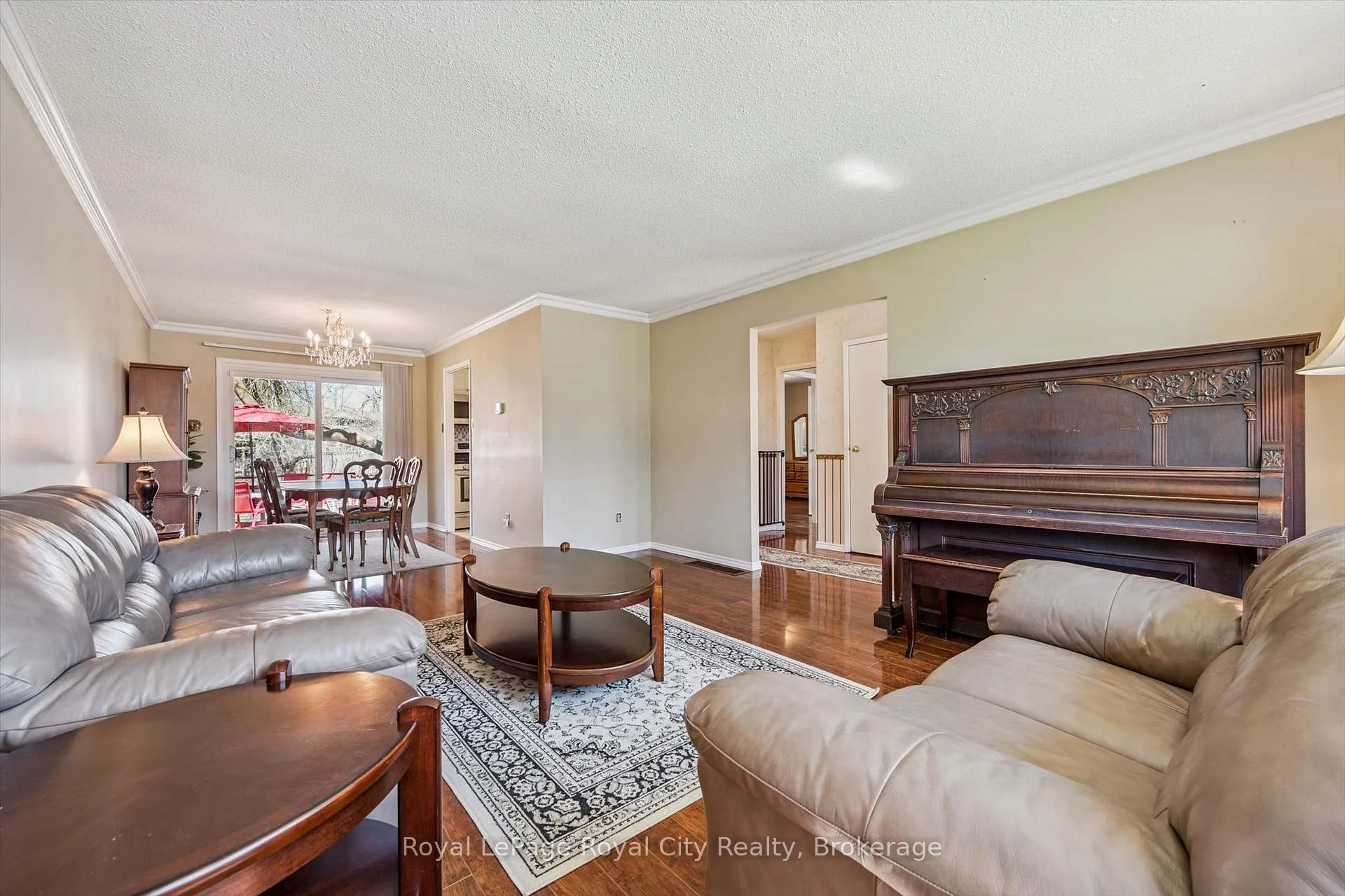 Photo 8 of 11 Gregory Place, Guelph, Willow West/Sugarbush/West Acres — HOMEH