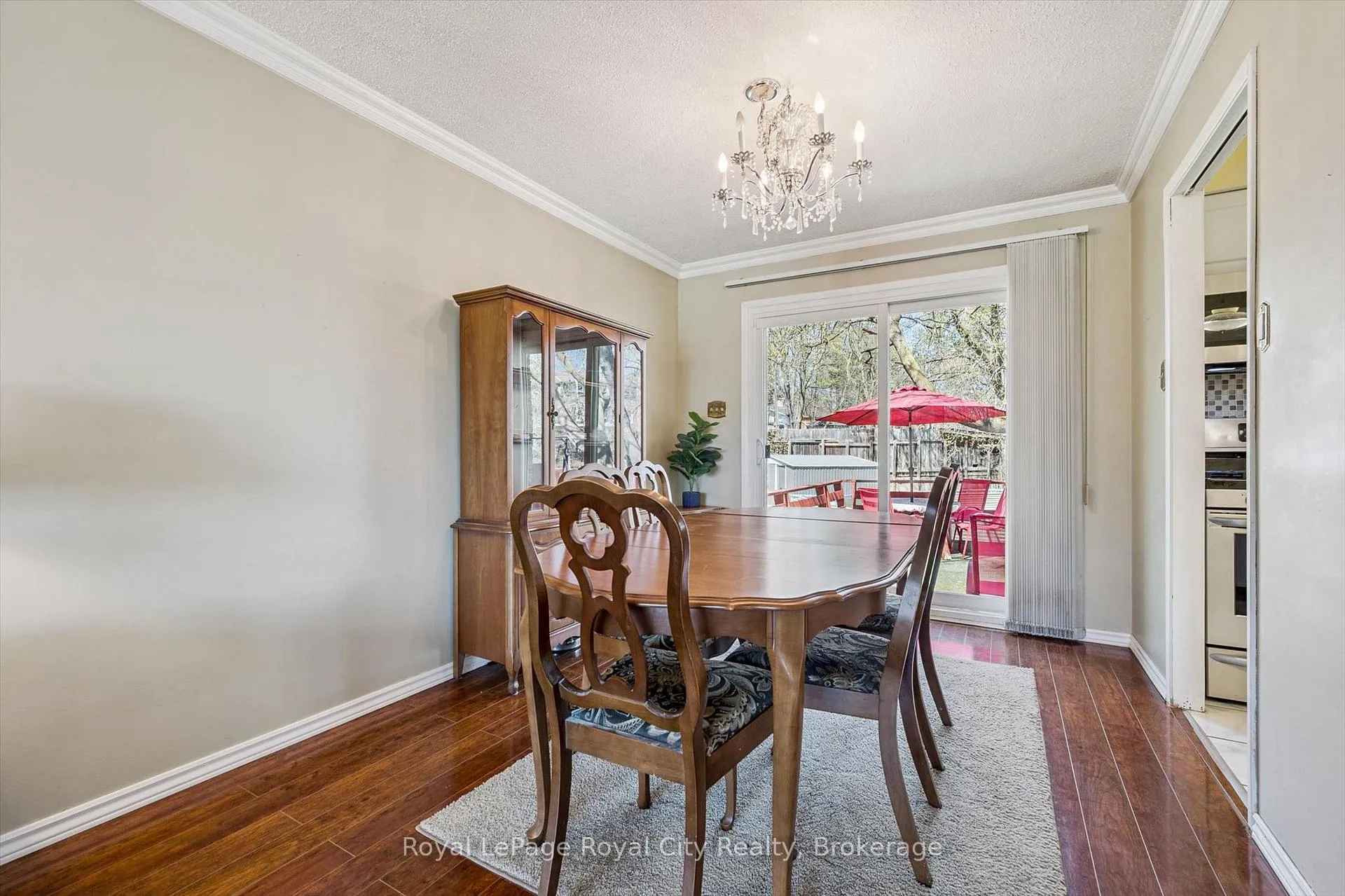 Photo 9 of 11 Gregory Place, Guelph, Willow West/Sugarbush/West Acres — HOMEH