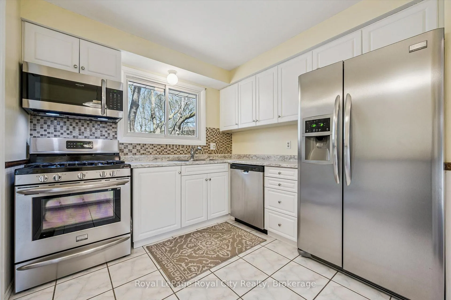Photo 11 of 11 Gregory Place, Guelph, Willow West/Sugarbush/West Acres — HOMEH