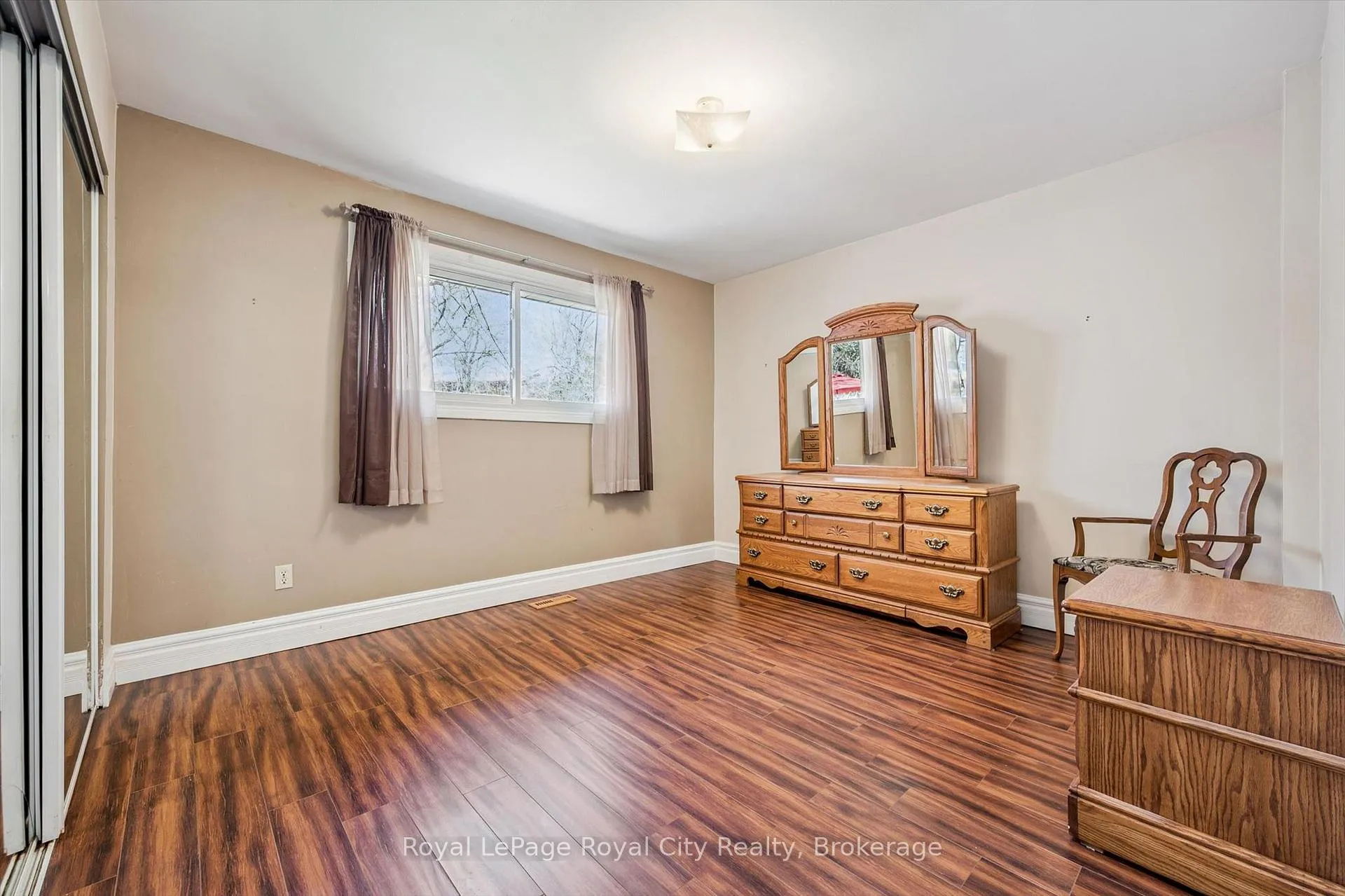 Photo 15 of 11 Gregory Place, Guelph, Willow West/Sugarbush/West Acres — HOMEH
