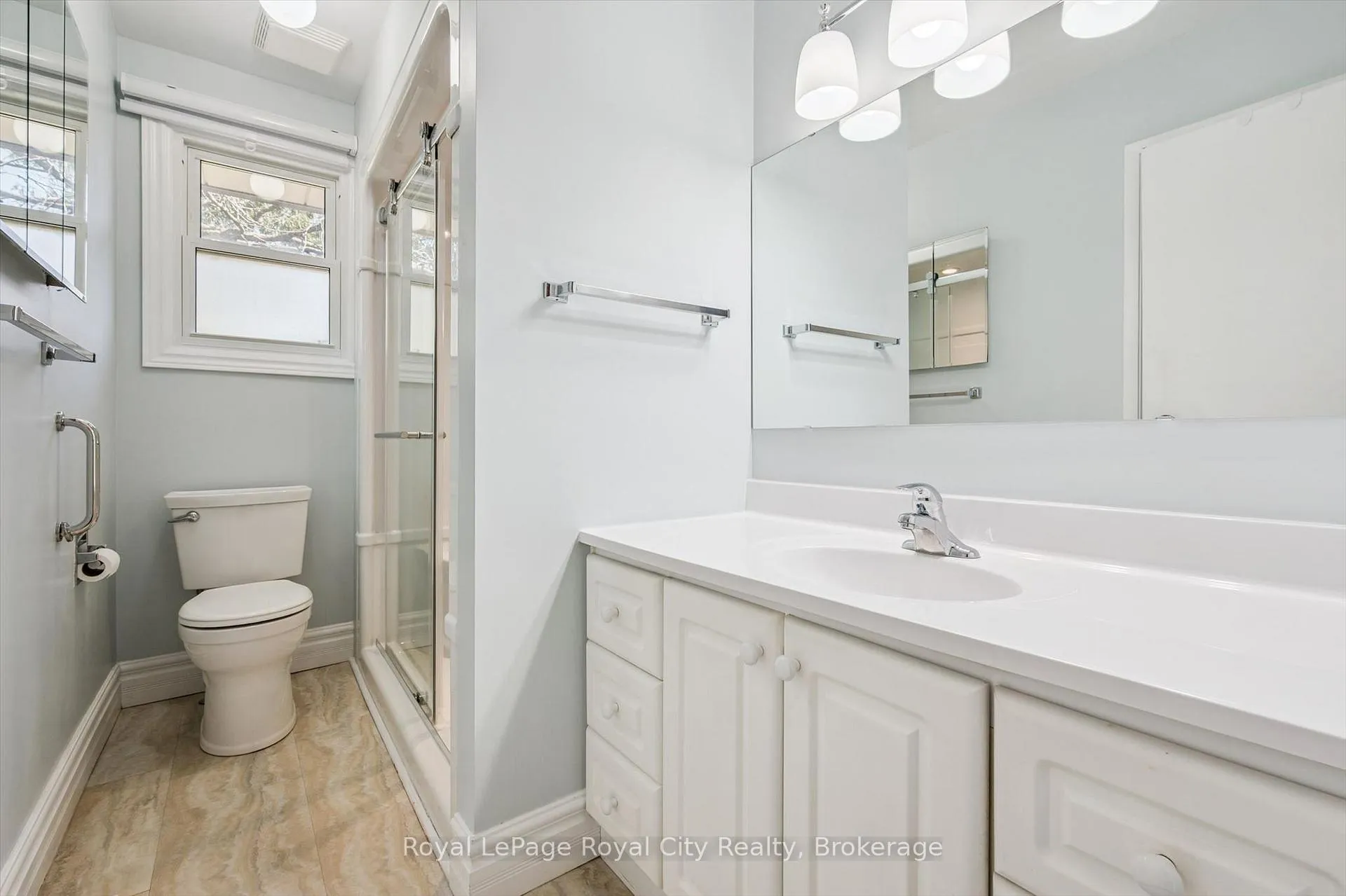 Photo 17 of 11 Gregory Place, Guelph, Willow West/Sugarbush/West Acres — HOMEH