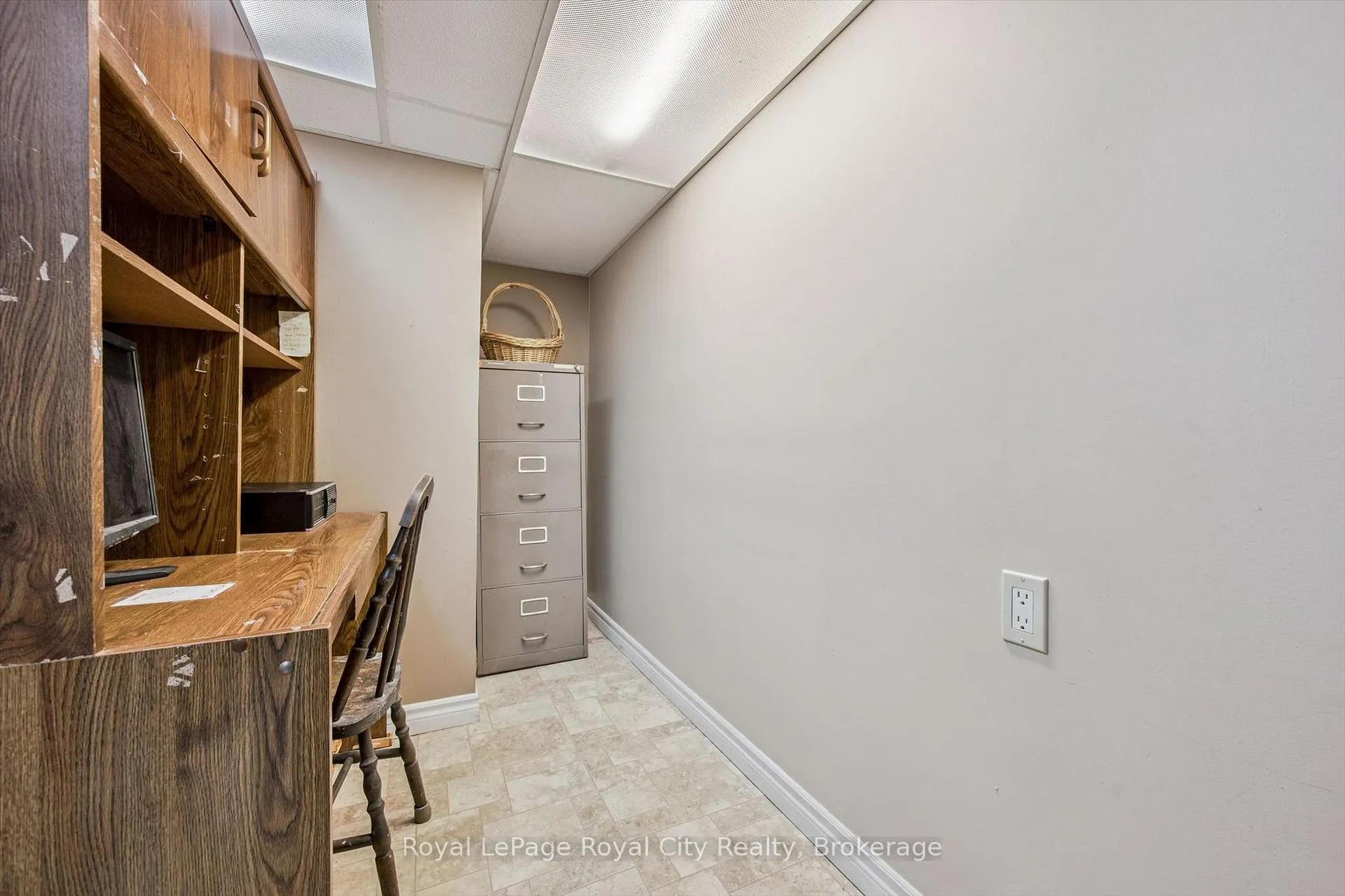 Photo 25 of 11 Gregory Place, Guelph, Willow West/Sugarbush/West Acres — HOMEH
