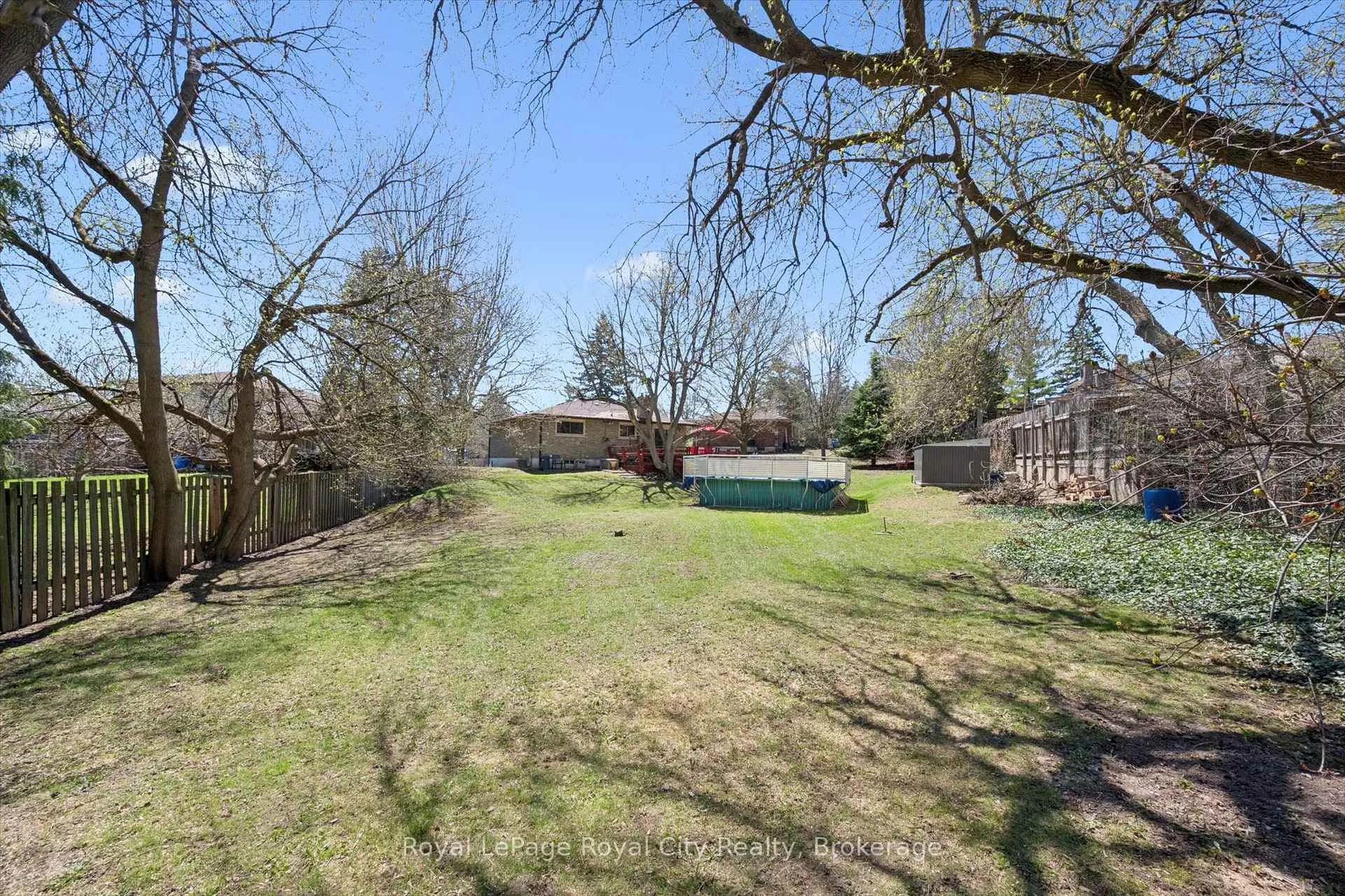 Photo 30 of 11 Gregory Place, Guelph, Willow West/Sugarbush/West Acres — HOMEH