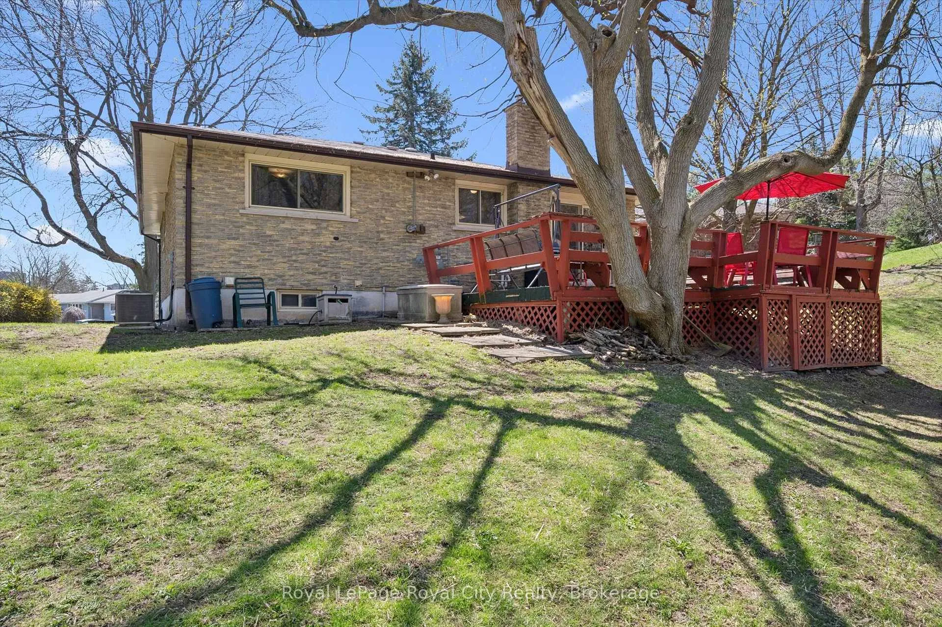 Photo 32 of 11 Gregory Place, Guelph, Willow West/Sugarbush/West Acres — HOMEH