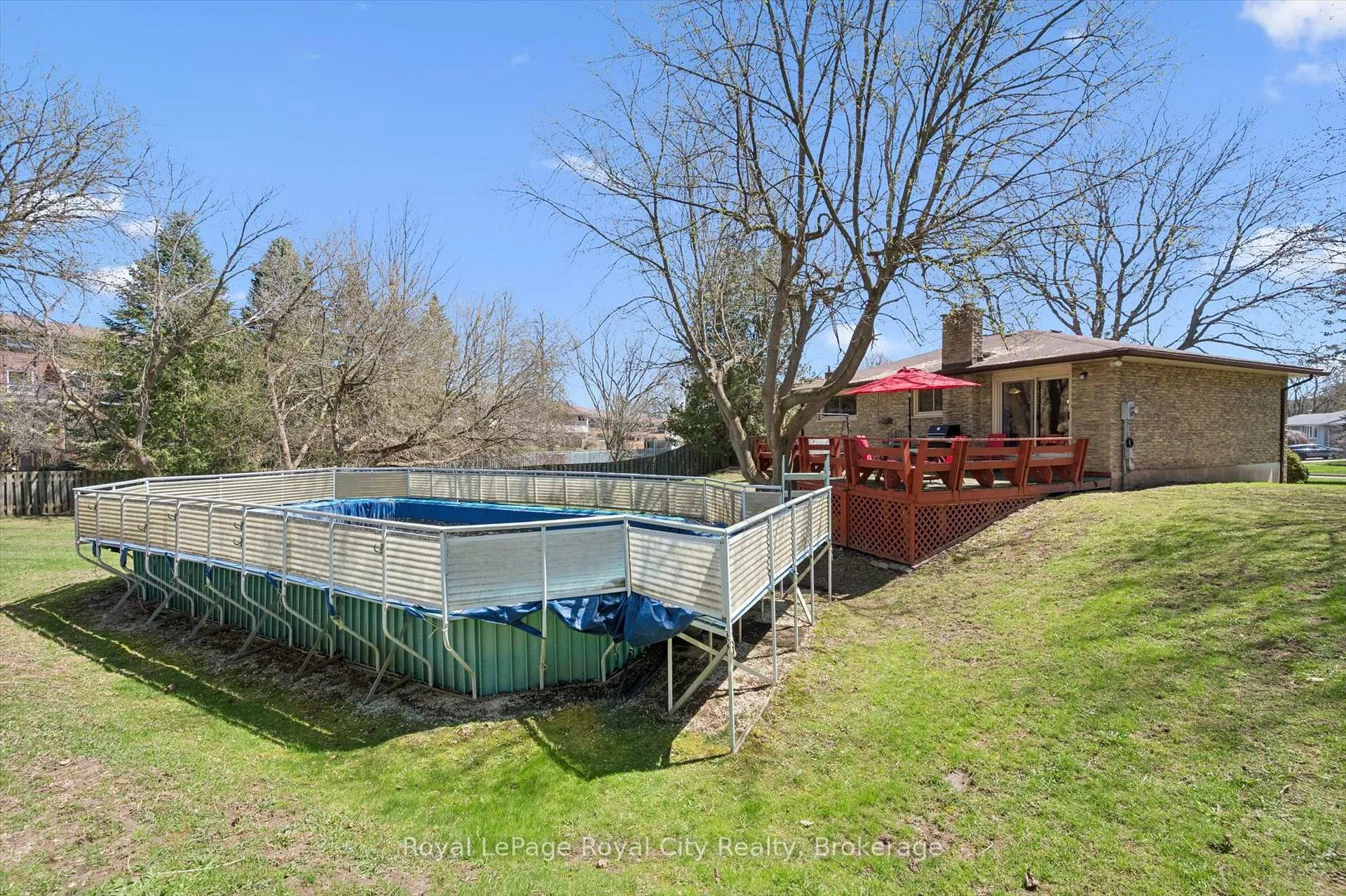 Photo 36 of 11 Gregory Place, Guelph, Willow West/Sugarbush/West Acres — HOMEH