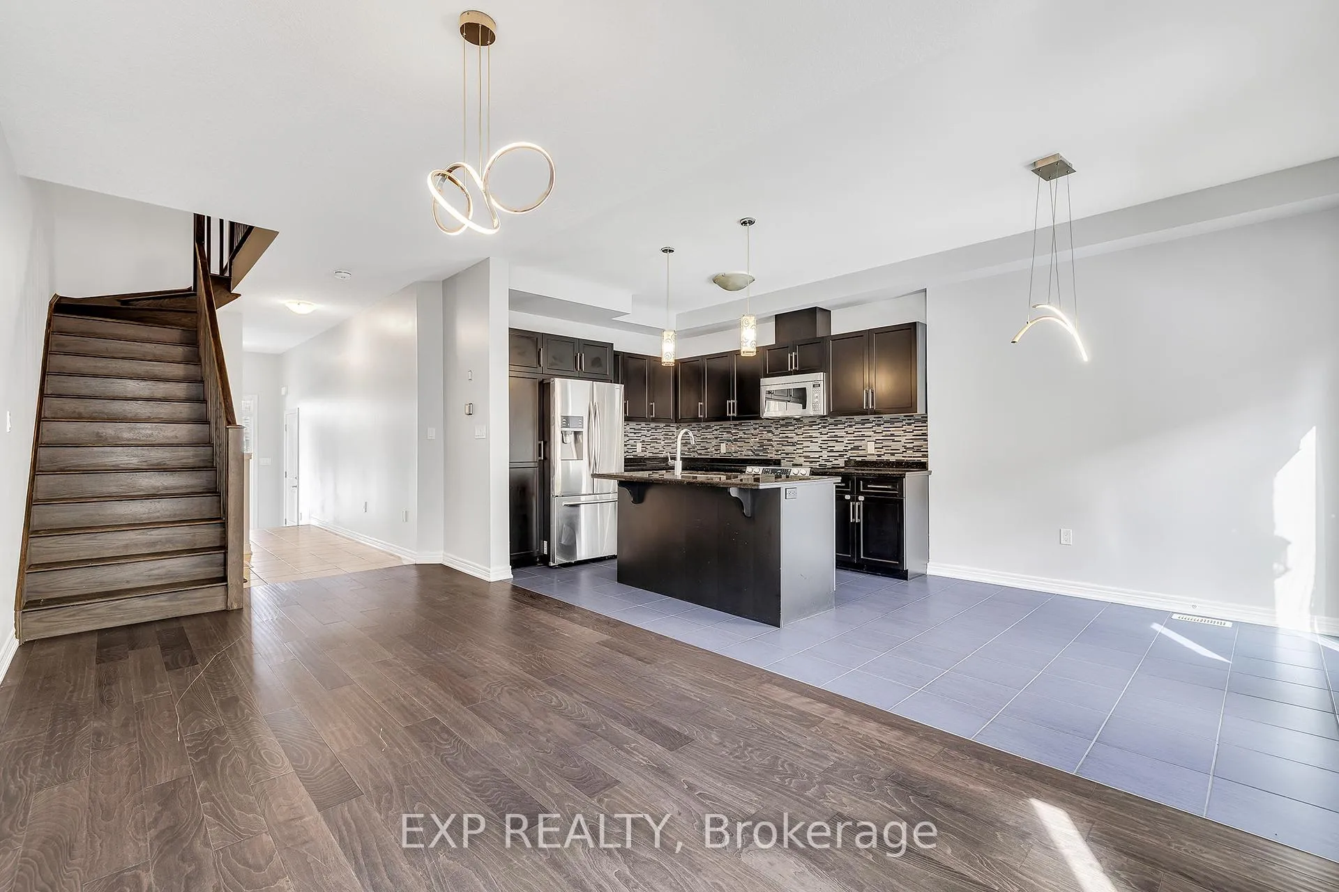 Photo 3 of 89 Sonoma Valley Crescent, Hamilton, Mewburn — HOMEH