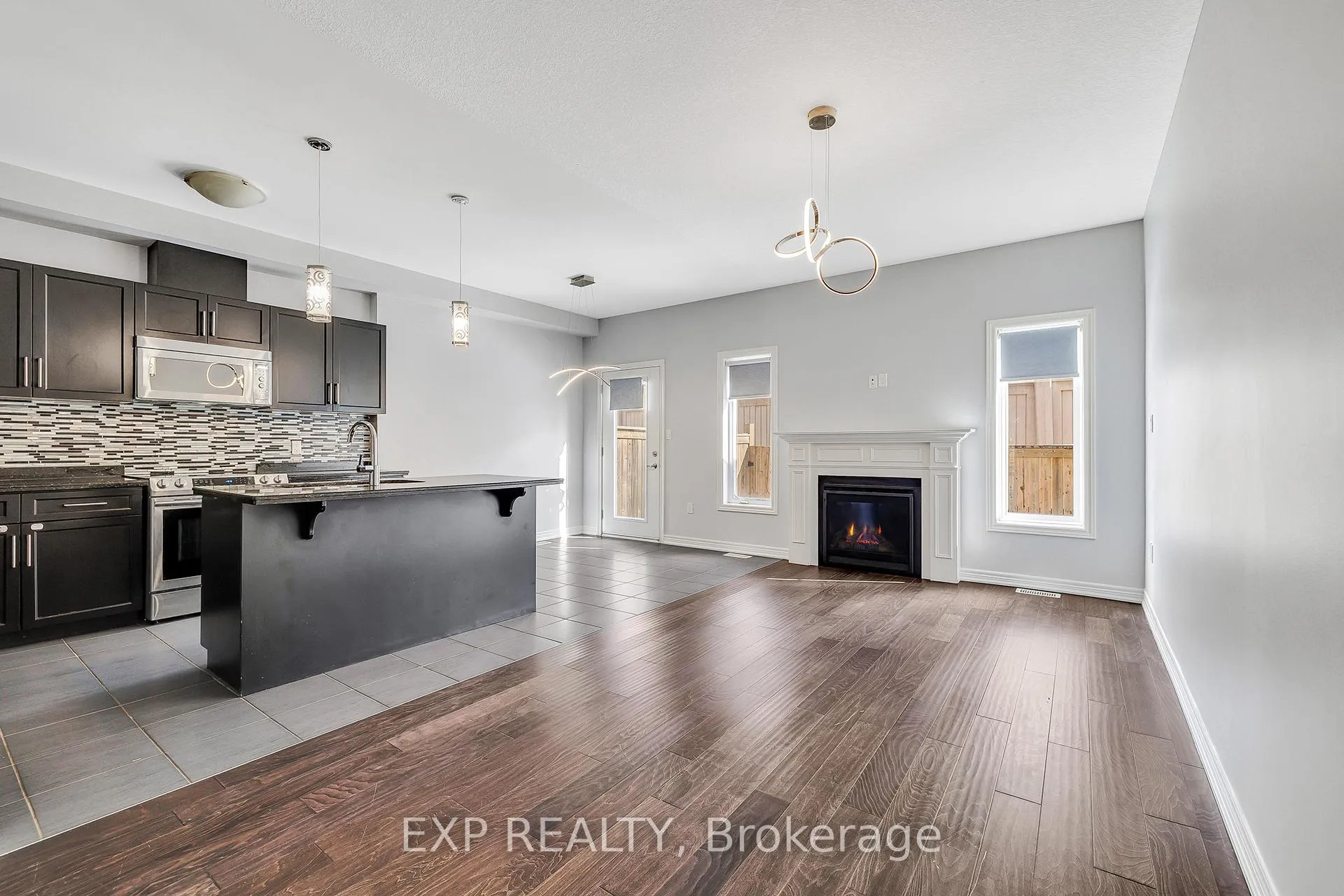 Photo 4 of 89 Sonoma Valley Crescent, Hamilton, Mewburn — HOMEH