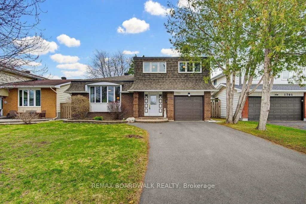 Front of 1703 Fieldstone Crescent