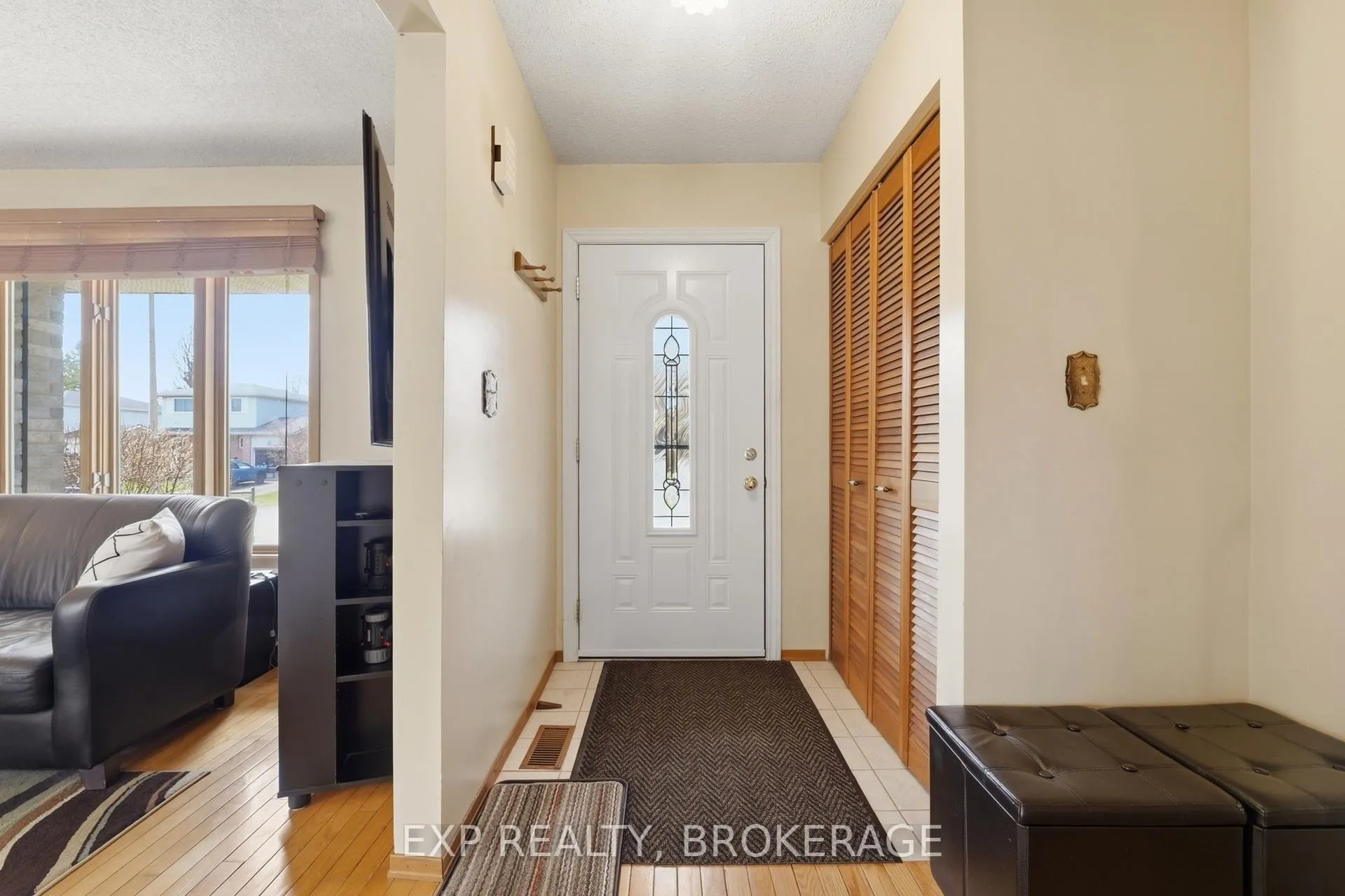 Photo 2 of 693 Cedarwood Drive, Kingston, City Northwest — HOMEH