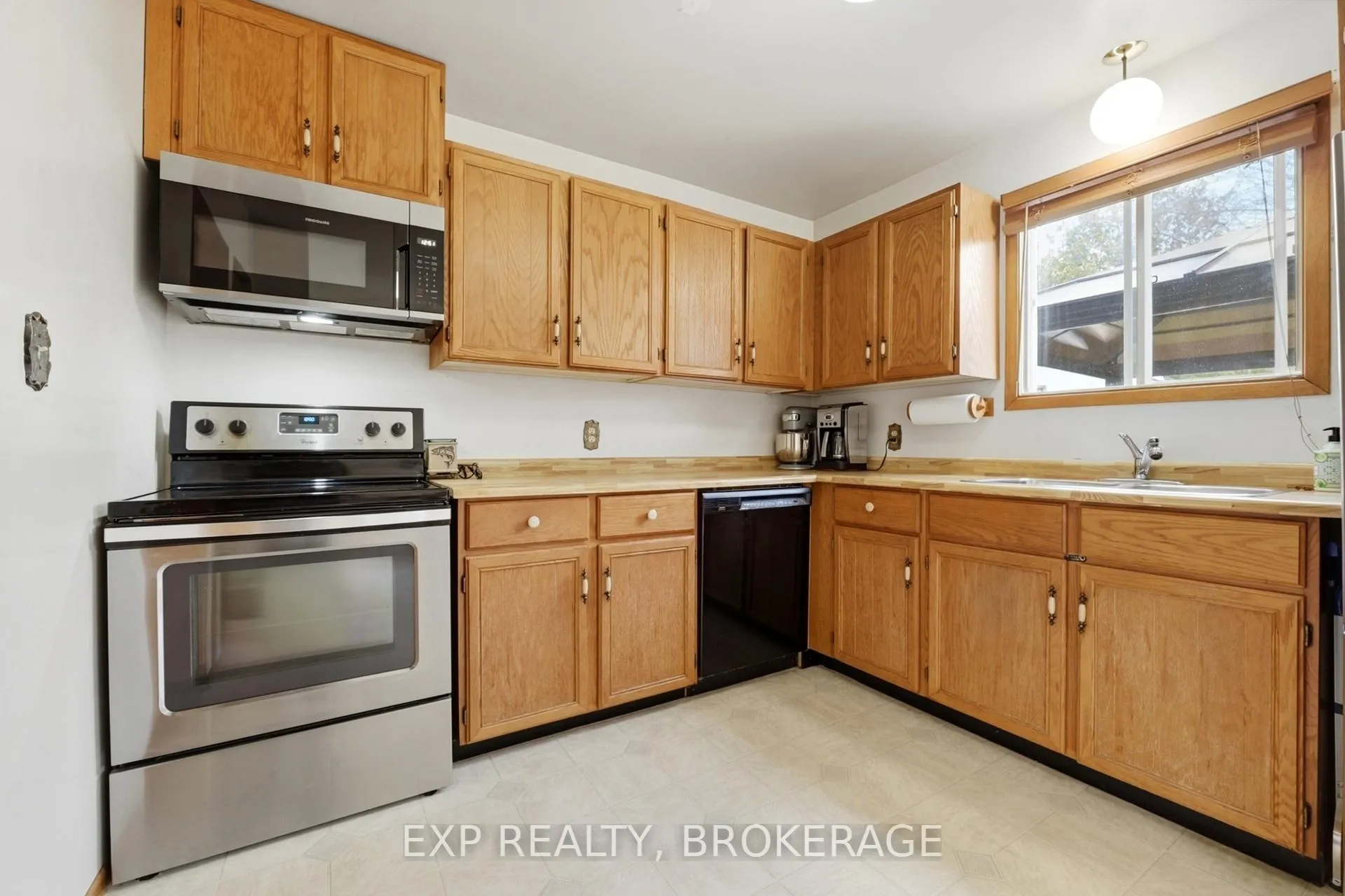 Photo 7 of 693 Cedarwood Drive, Kingston, City Northwest — HOMEH