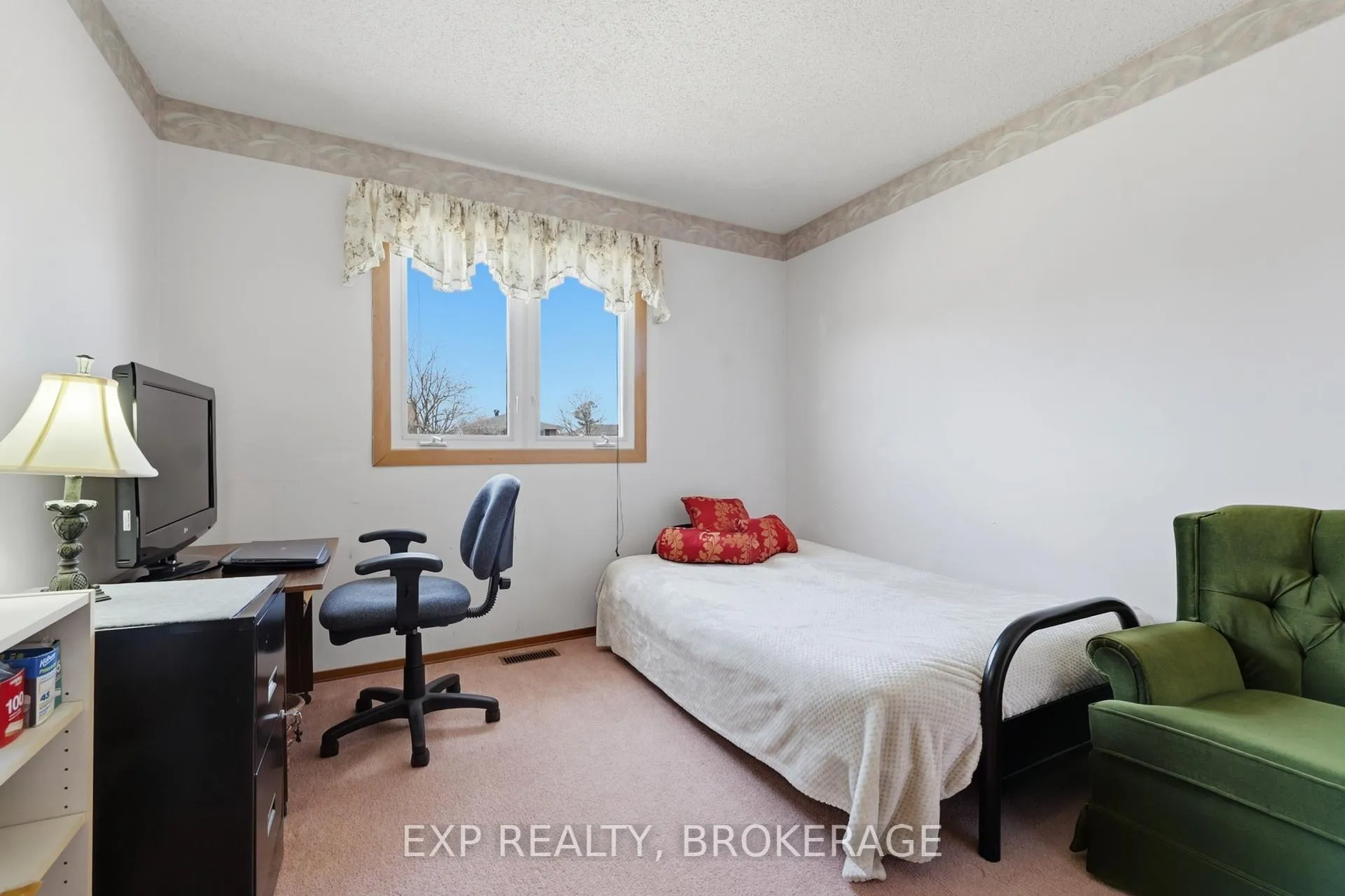 Photo 18 of 693 Cedarwood Drive, Kingston, City Northwest — HOMEH