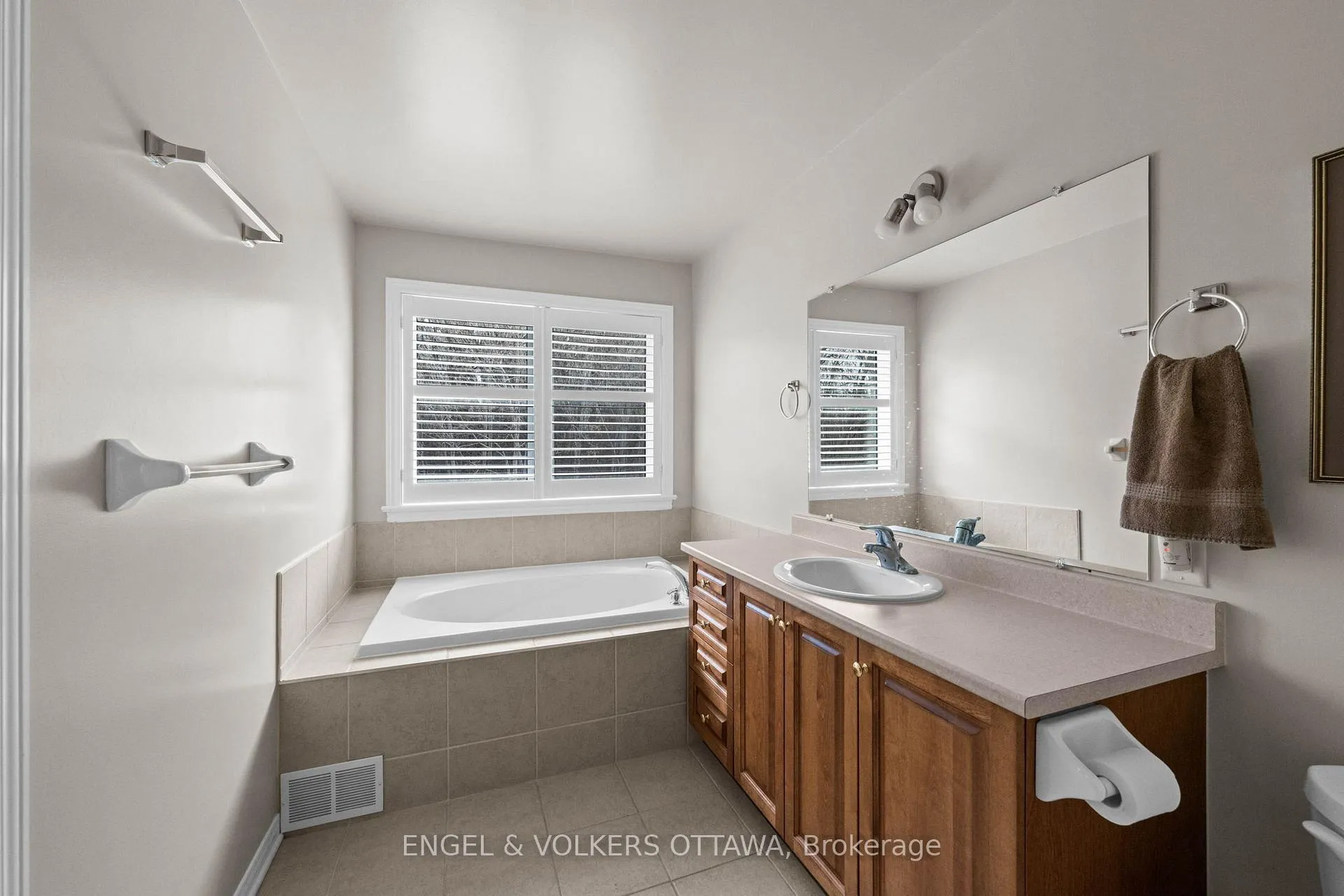 Photo 16 of 25 Goldthorpe Private, Ottawa, Barrhaven - Stonebridge — HOMEH