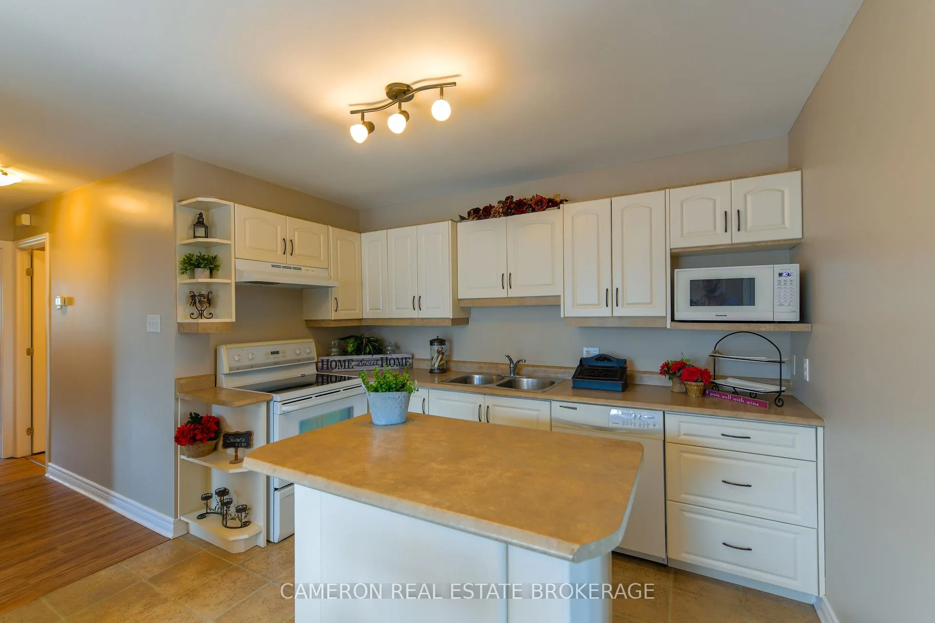 Photo 8 of 67 Gail Elizabeth Court, Cornwall — HOMEH