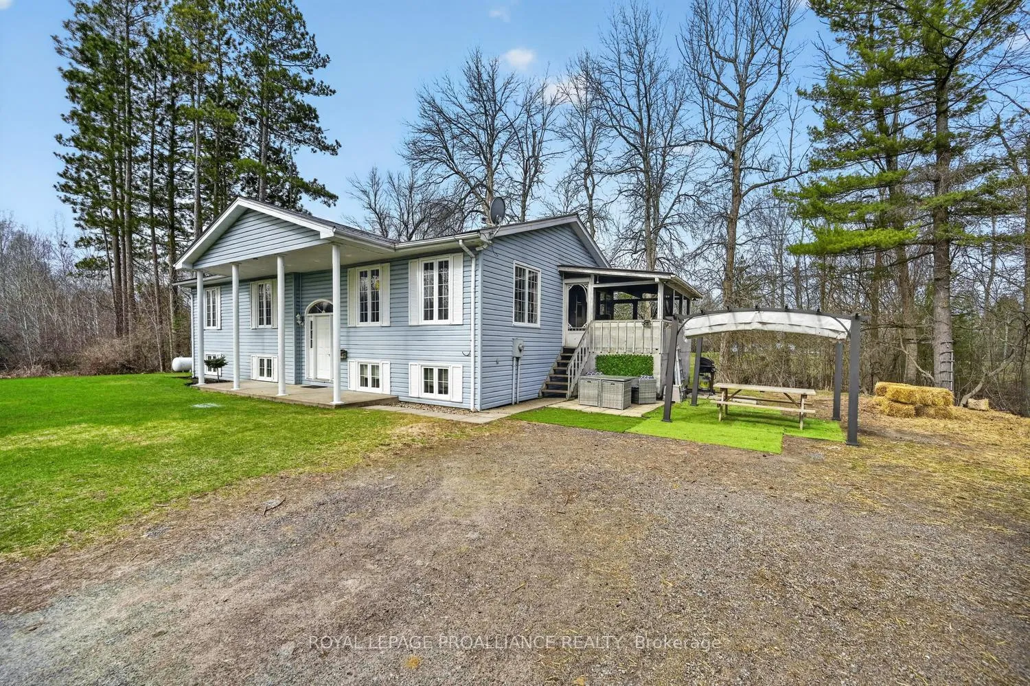 Photo 2 of 8100 Amelia Street, Augusta, Augusta Twp — HOMEH