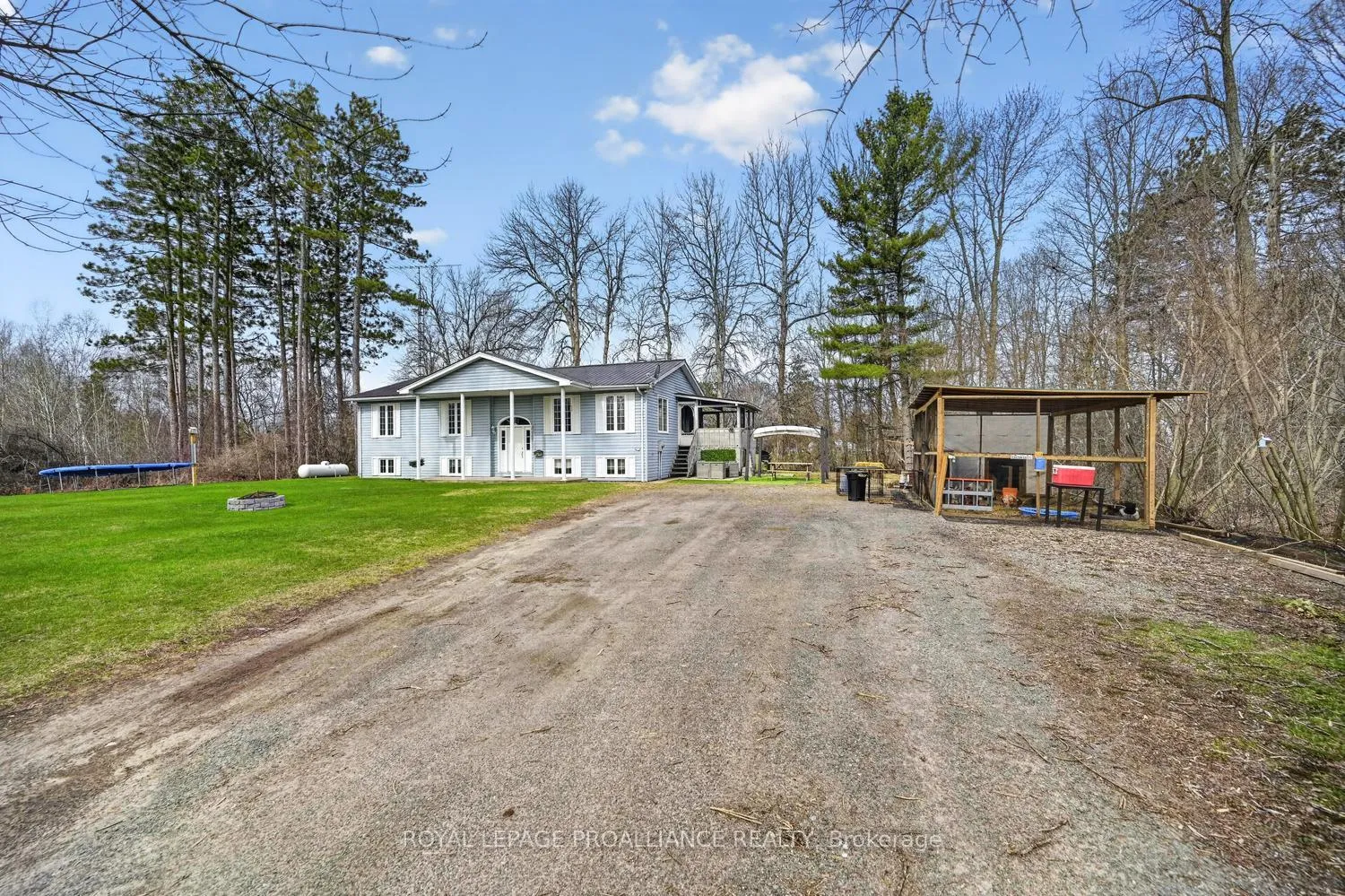 Photo 3 of 8100 Amelia Street, Augusta, Augusta Twp — HOMEH