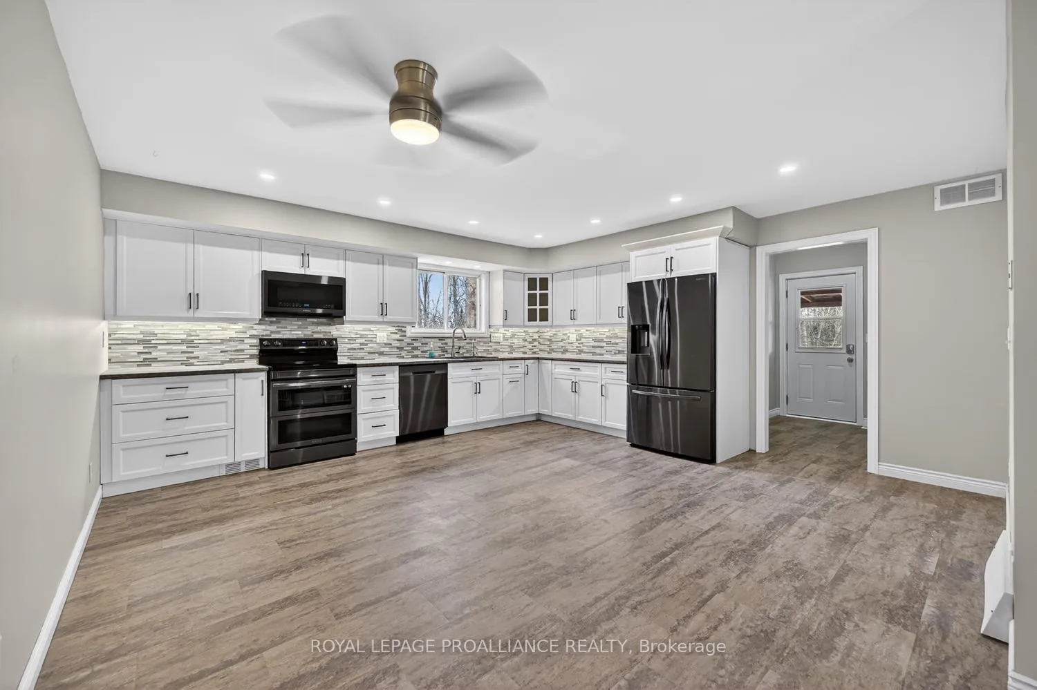 Photo 9 of 8100 Amelia Street, Augusta, Augusta Twp — HOMEH