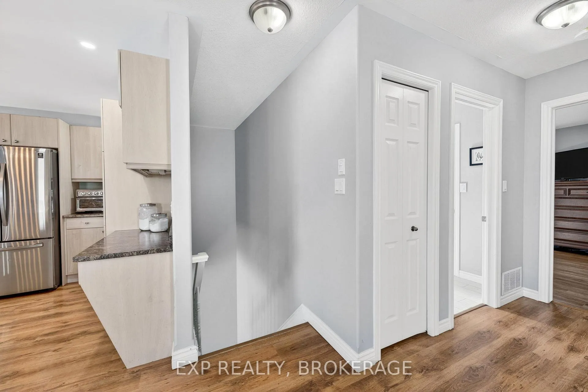 Photo 5 of 46 Wiley Street, Kingston, Rideau — HOMEH