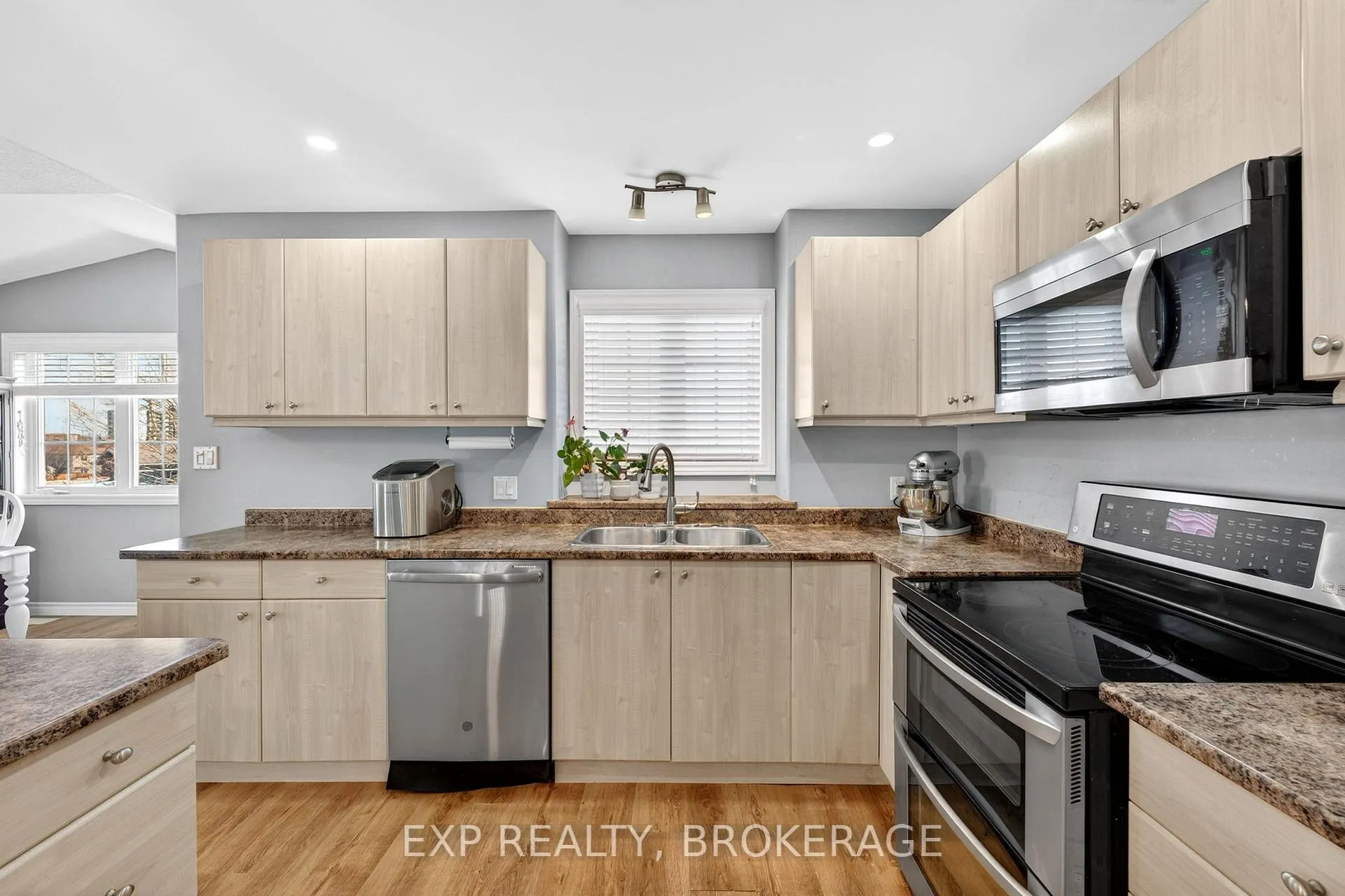 Photo 12 of 46 Wiley Street, Kingston, Rideau — HOMEH