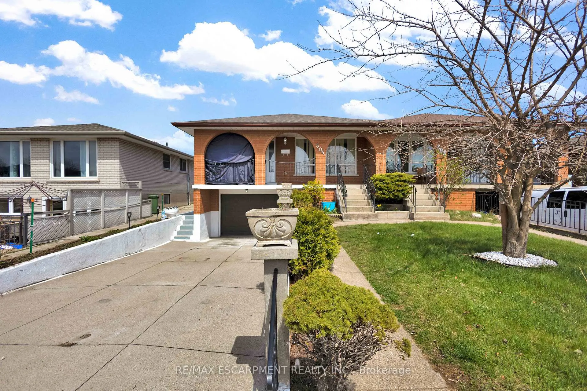 Photo 1 of 304 Celtic Drive, Hamilton, Stoney Creek — HOMEH