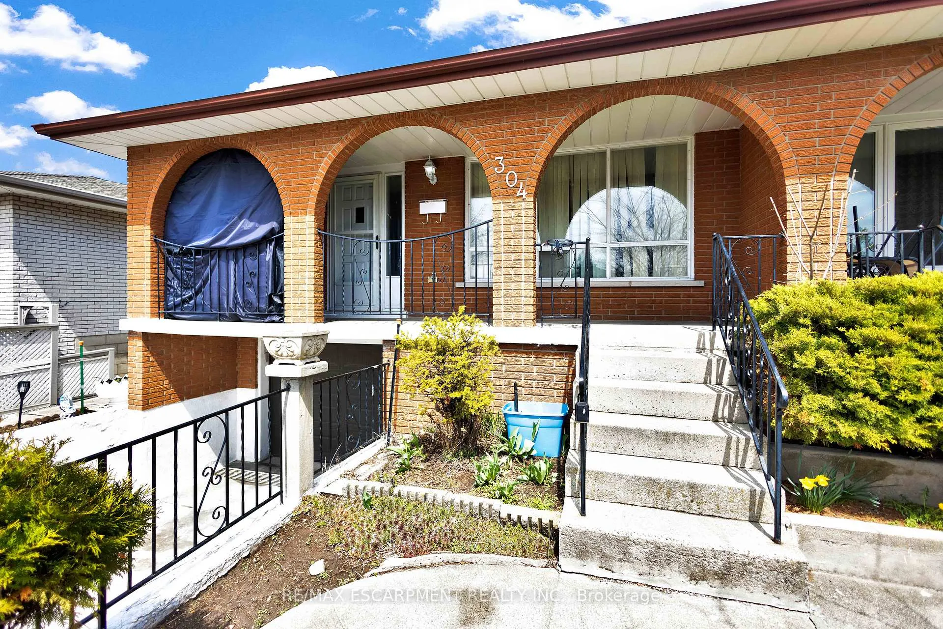 Photo 3 of 304 Celtic Drive, Hamilton, Stoney Creek — HOMEH