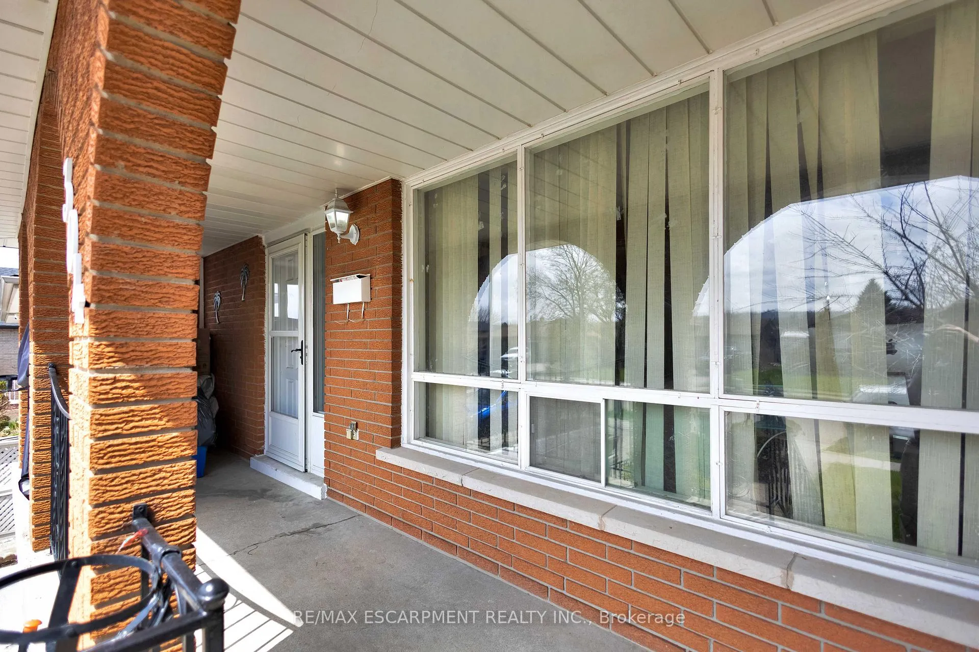 Photo 4 of 304 Celtic Drive, Hamilton, Stoney Creek — HOMEH