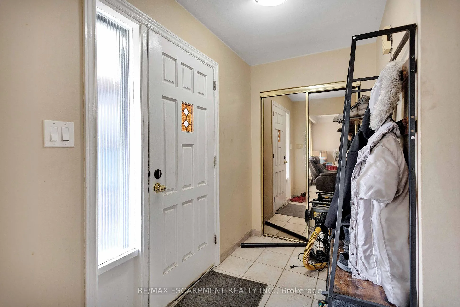 Photo 5 of 304 Celtic Drive, Hamilton, Stoney Creek — HOMEH