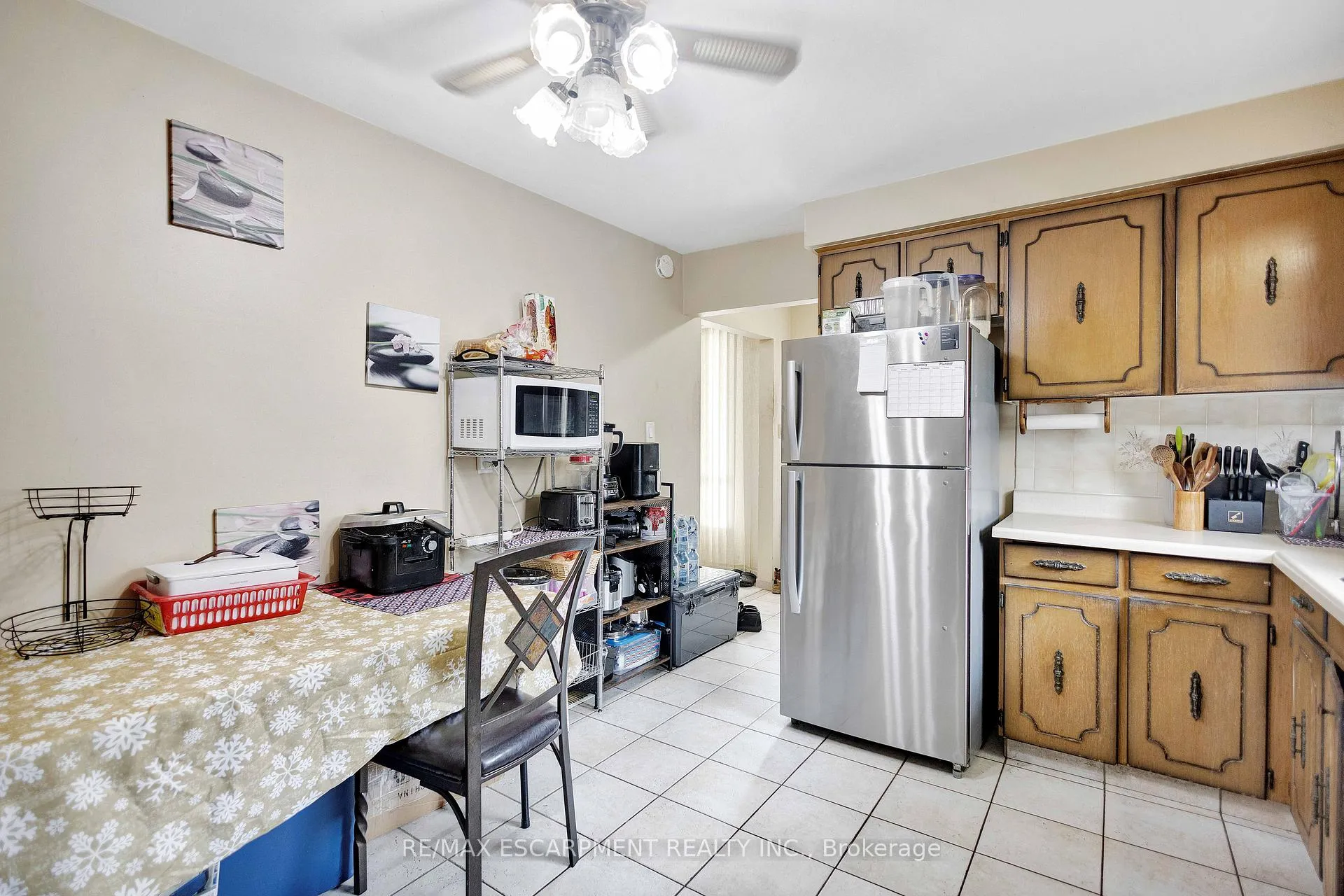 Photo 11 of 304 Celtic Drive, Hamilton, Stoney Creek — HOMEH