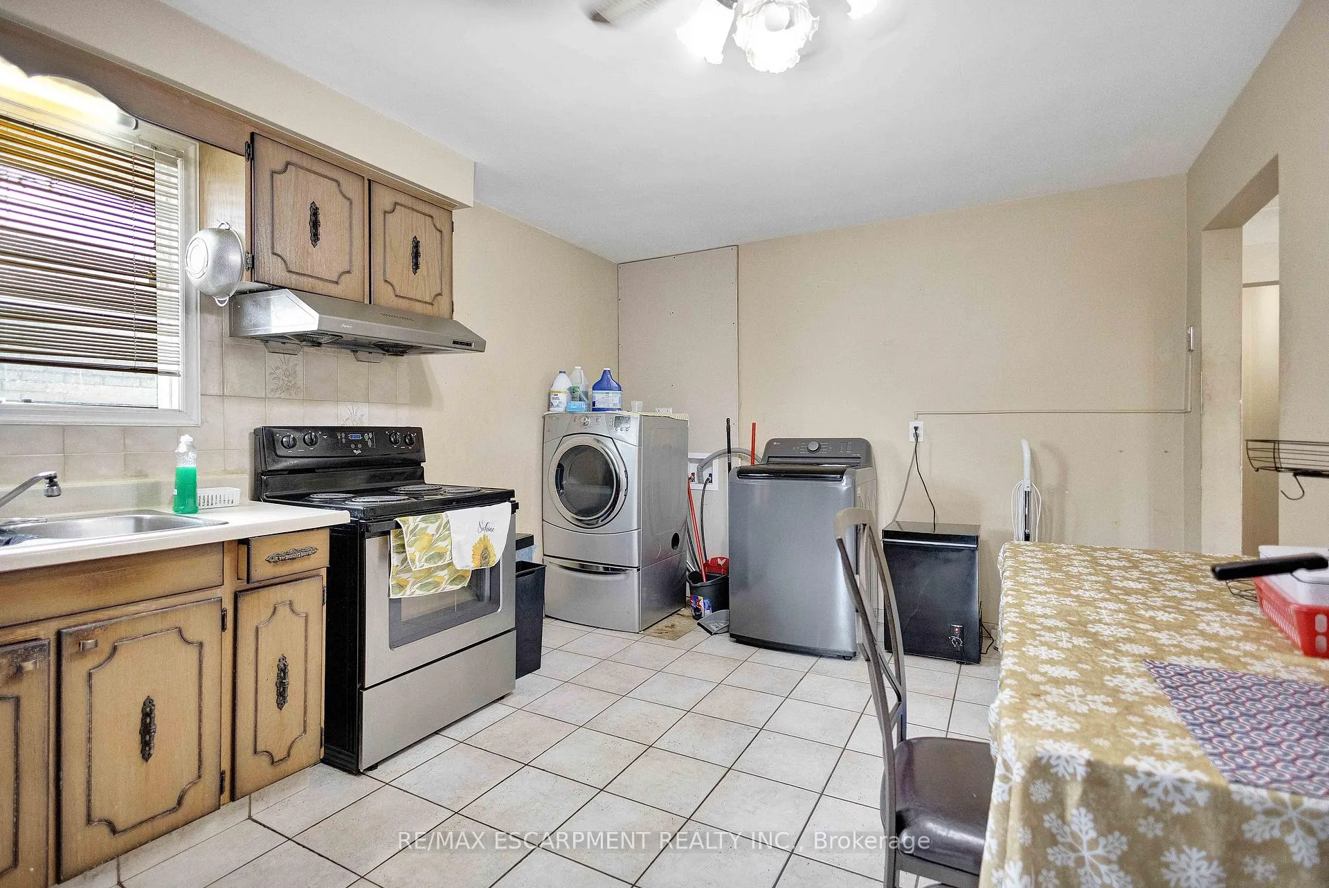 Photo 12 of 304 Celtic Drive, Hamilton, Stoney Creek — HOMEH