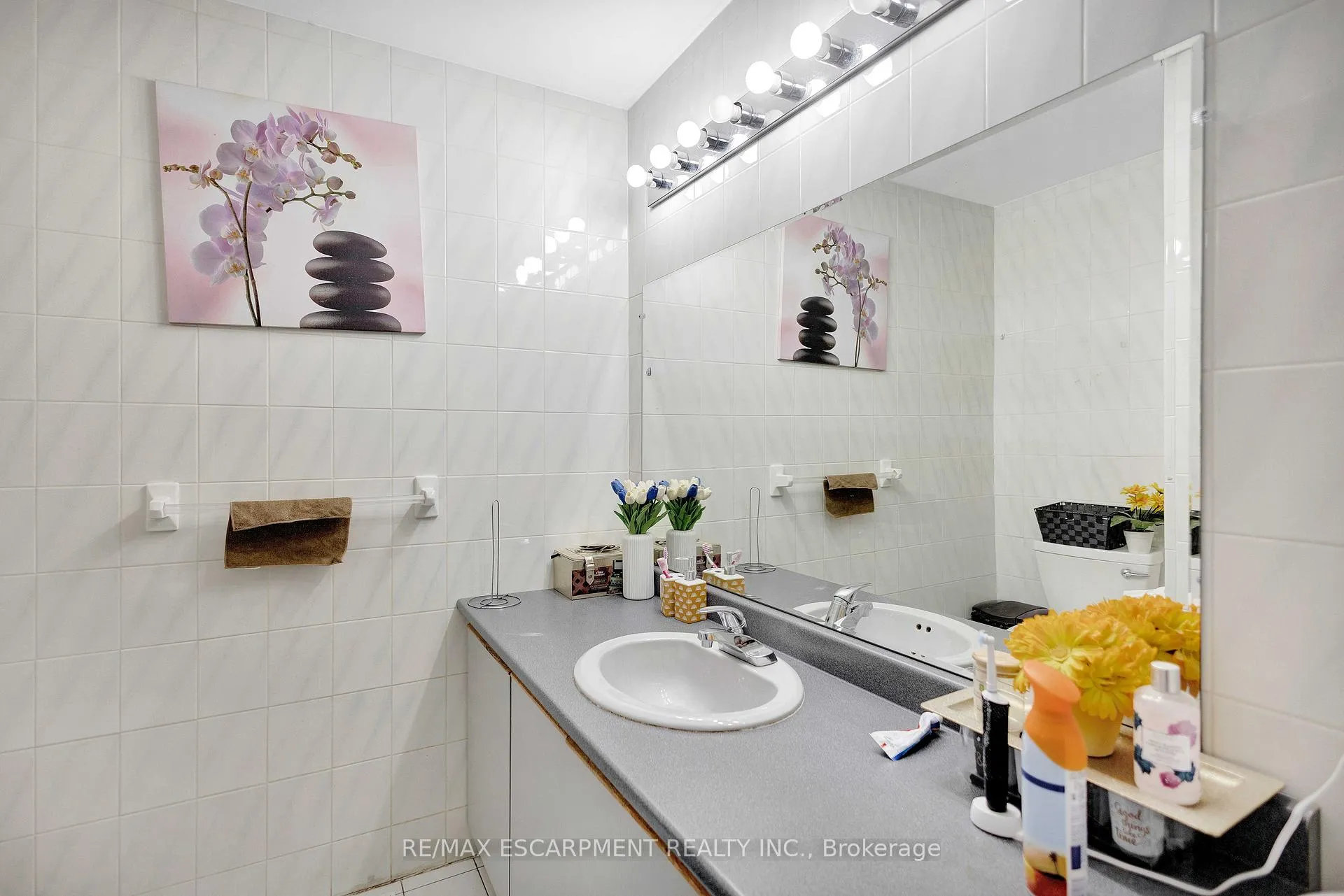 Photo 14 of 304 Celtic Drive, Hamilton, Stoney Creek — HOMEH