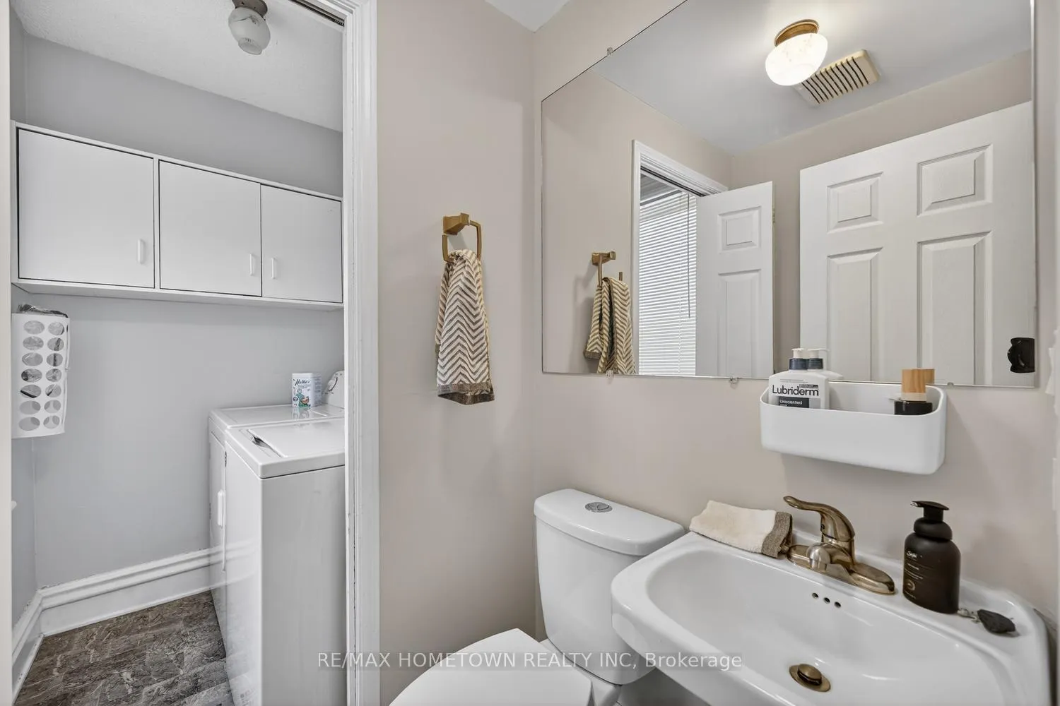 Photo 11 of 80 Water Street E, Brockville — HOMEH