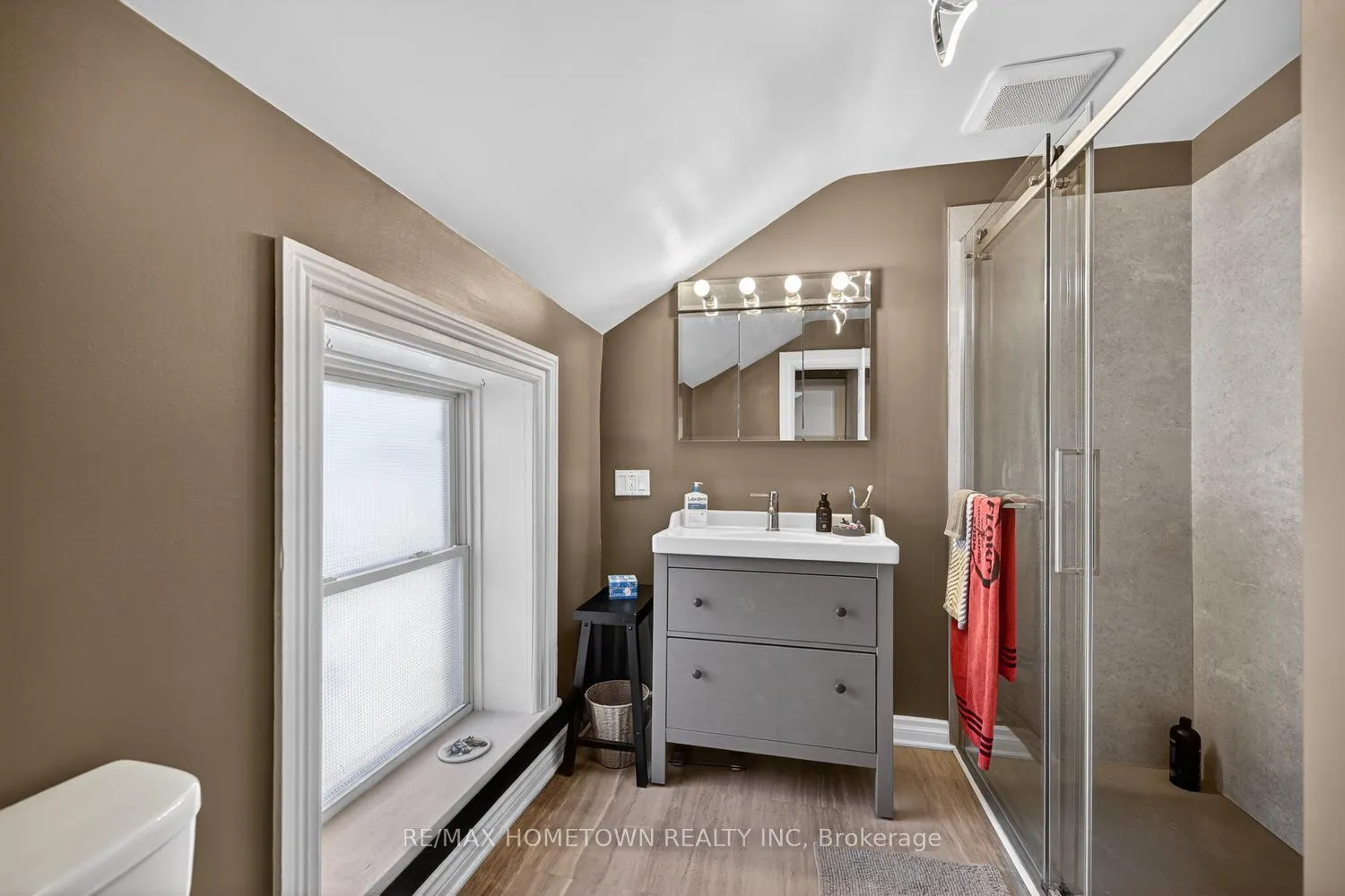 Photo 23 of 80 Water Street E, Brockville — HOMEH