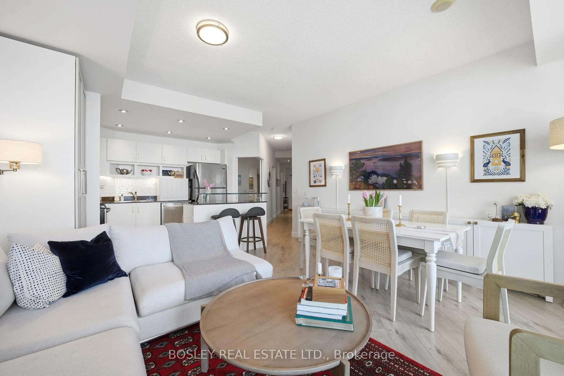 Photo 3 of Unit 2011, 218 Queens Quay W, Toronto, Waterfront Communities — HOMEH
