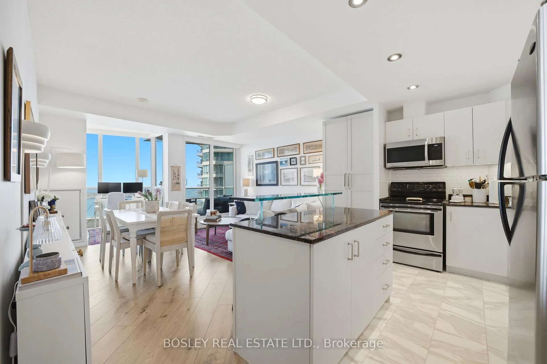 Photo 4 of Unit 2011, 218 Queens Quay W, Toronto, Waterfront Communities — HOMEH
