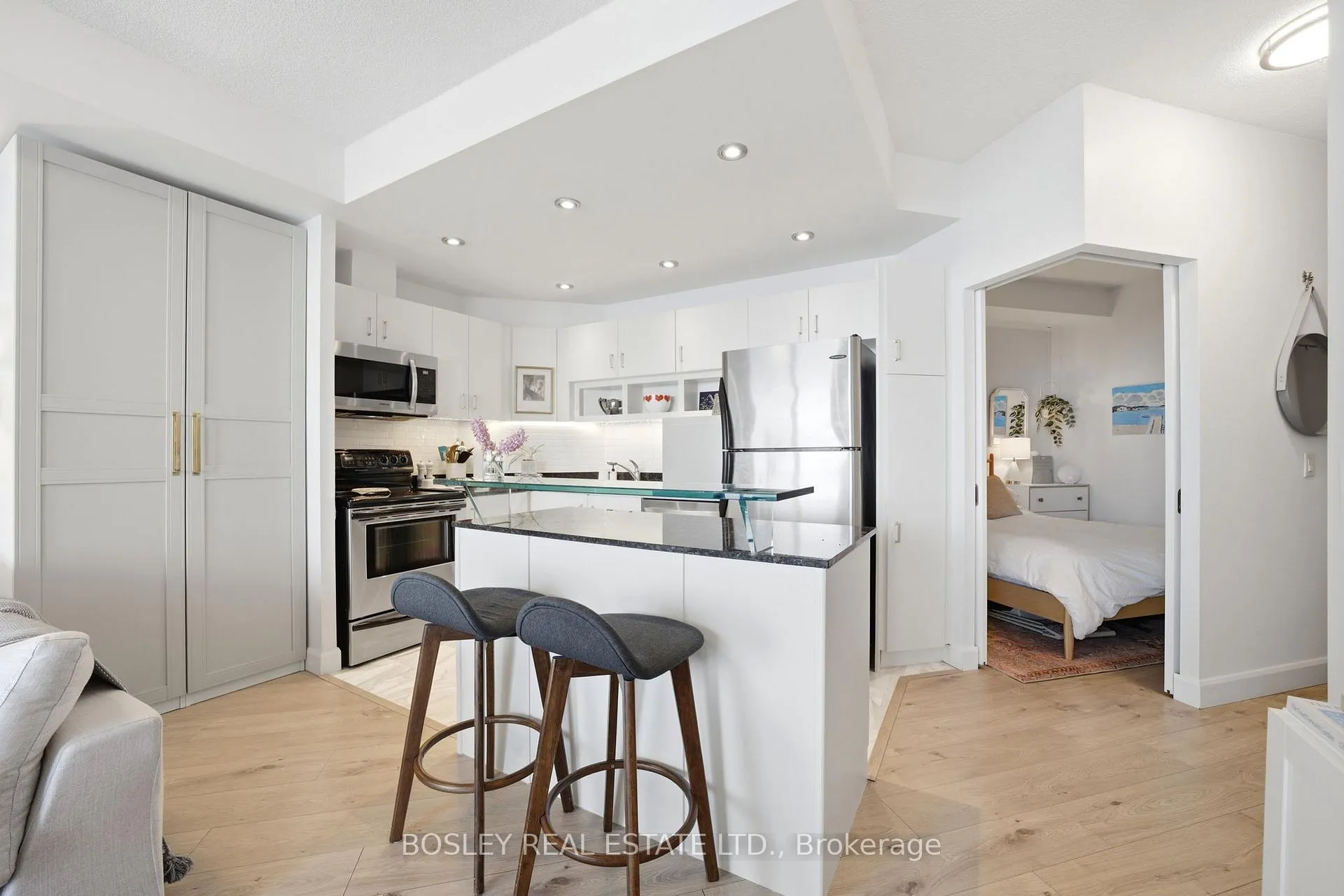 Photo 5 of Unit 2011, 218 Queens Quay W, Toronto, Waterfront Communities — HOMEH