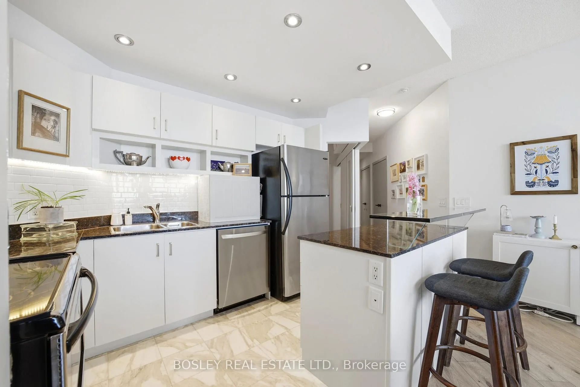 Photo 6 of Unit 2011, 218 Queens Quay W, Toronto, Waterfront Communities — HOMEH