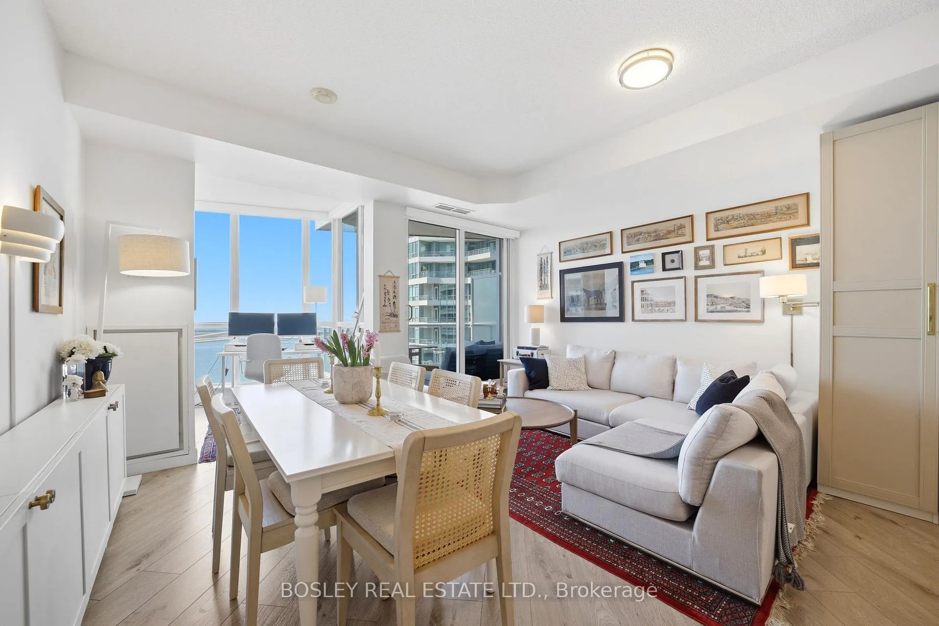 Photo 9 of Unit 2011, 218 Queens Quay W, Toronto, Waterfront Communities — HOMEH