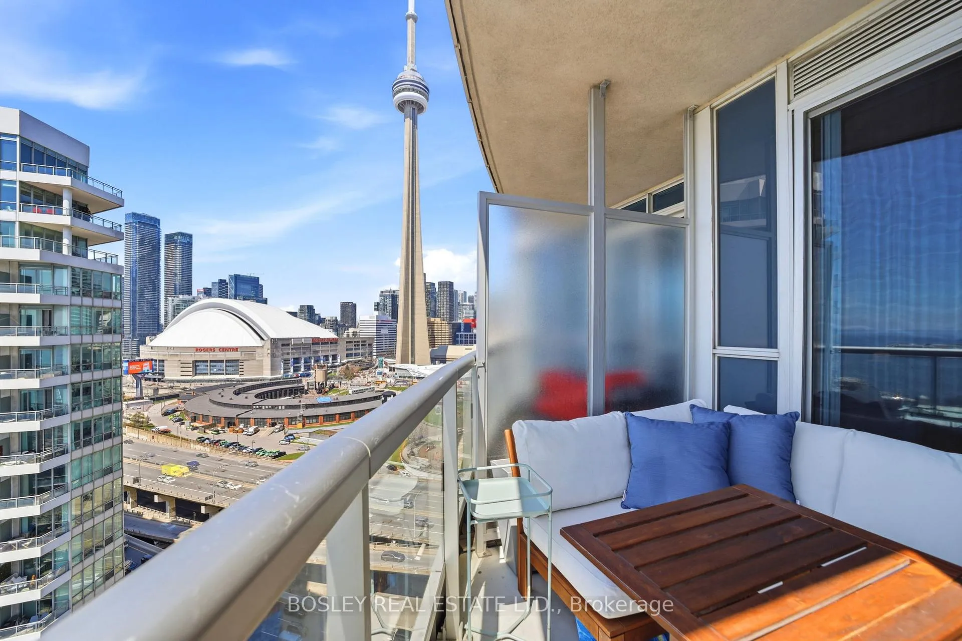 Photo 22 of Unit 2011, 218 Queens Quay W, Toronto, Waterfront Communities — HOMEH