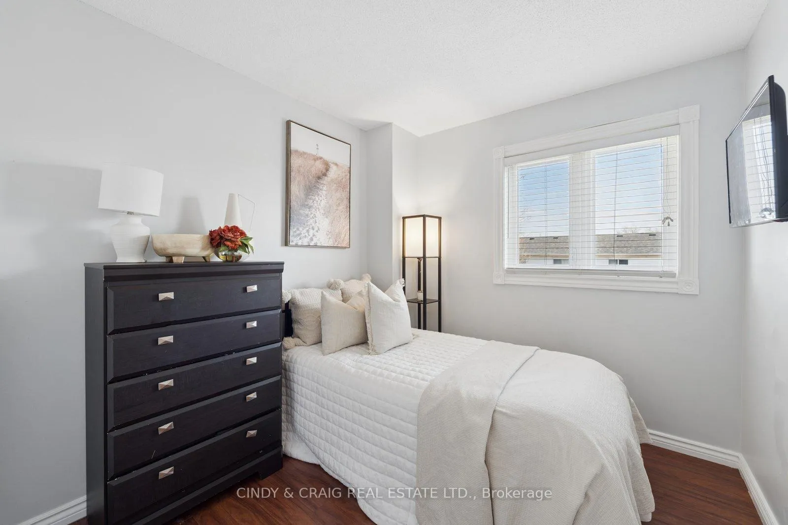 Photo 10 of 5 Mcmann Crescent, Clarington, Courtice — HOMEH