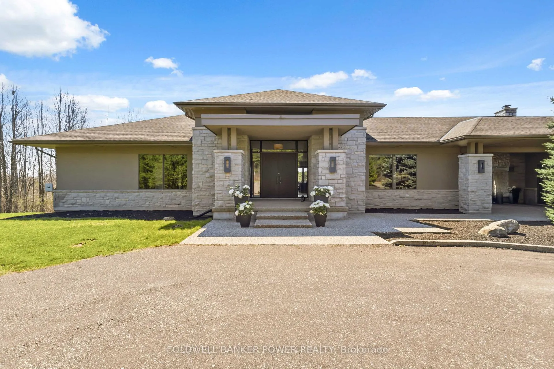 Photo 4 of 10231 Melrose Drive, Middlesex Centre, Rural Middlesex Centre — HOMEH