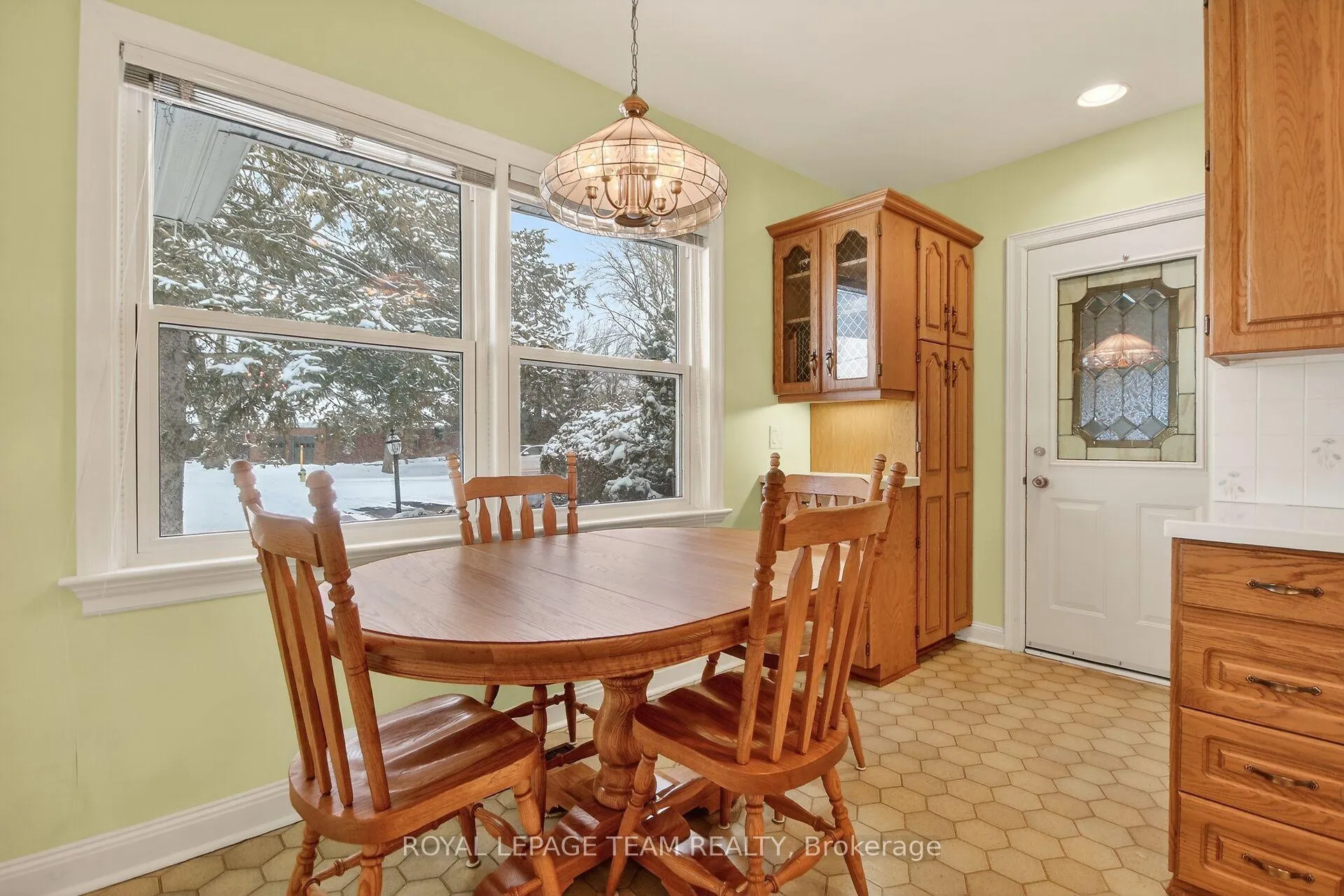 Photo 11 of 825 Killeen Avenue, Ottawa, McKellar Heights/Glabar Park — HOMEH